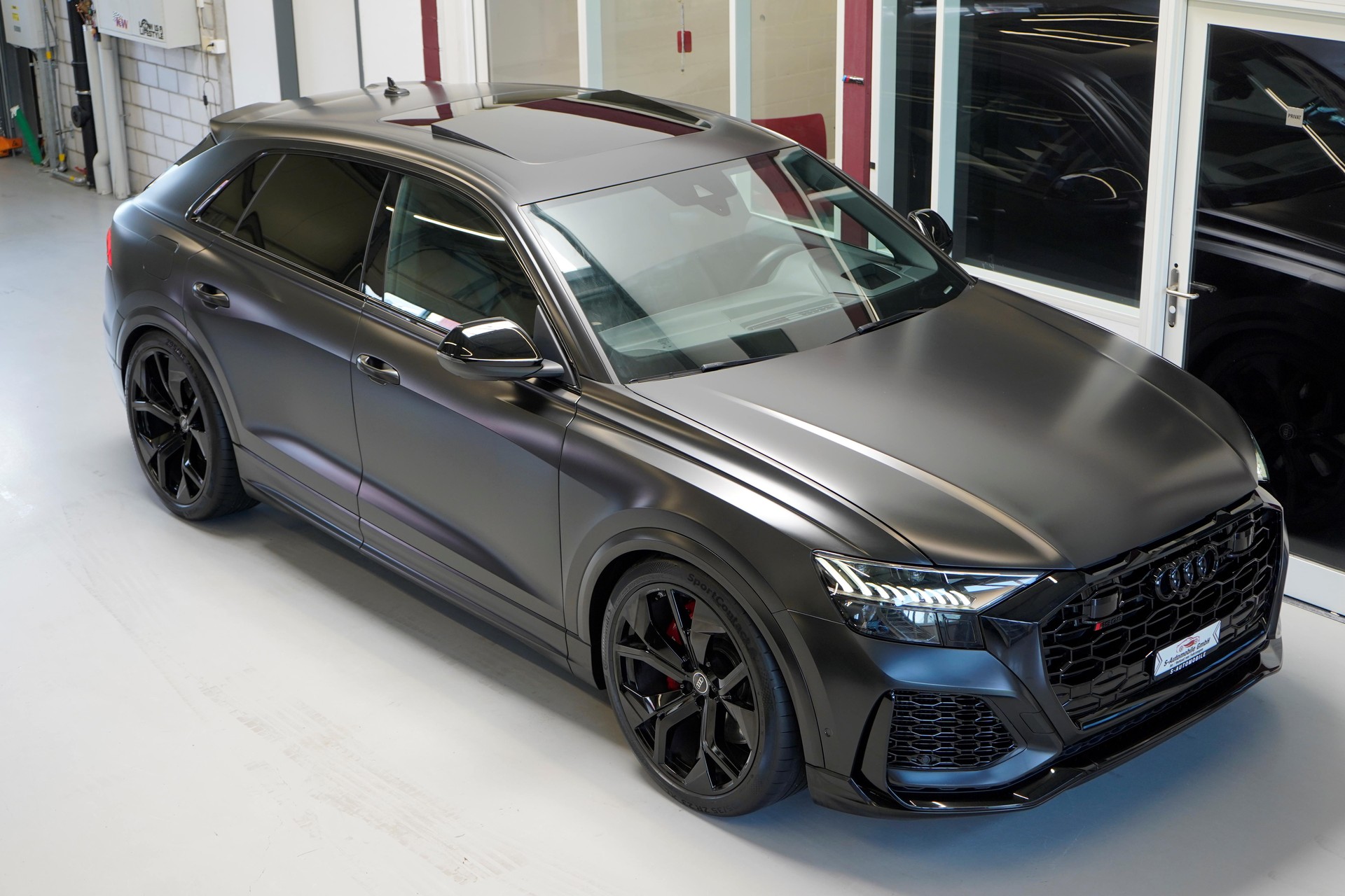 AUDI RSQ8 quattro tiptronic