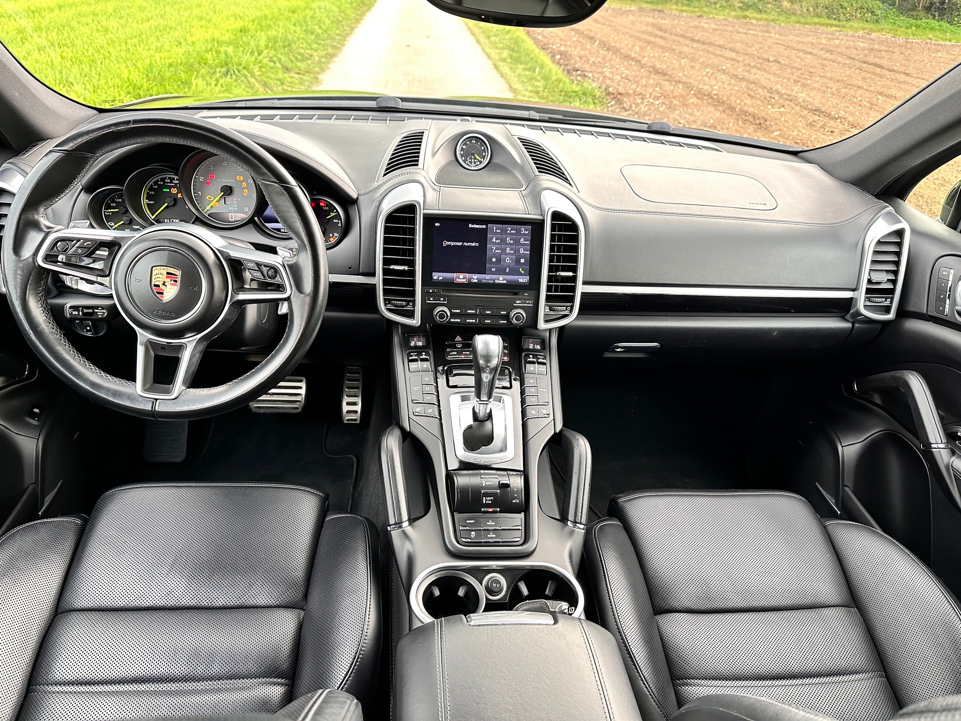 PORSCHE Cayenne S E-Hybrid Platinum Edition-image-9