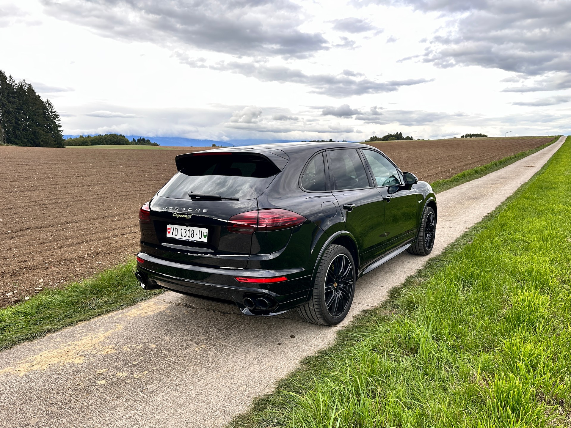 PORSCHE Cayenne S E-Hybrid Platinum Edition-image-5