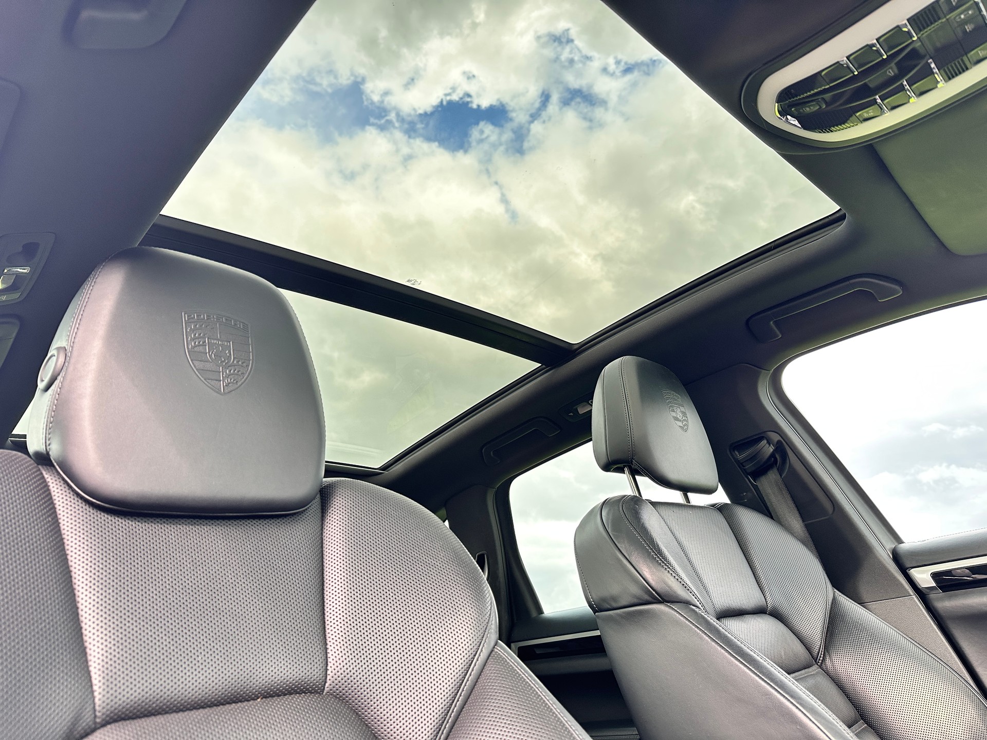 PORSCHE Cayenne S E-Hybrid Platinum Edition-image-11