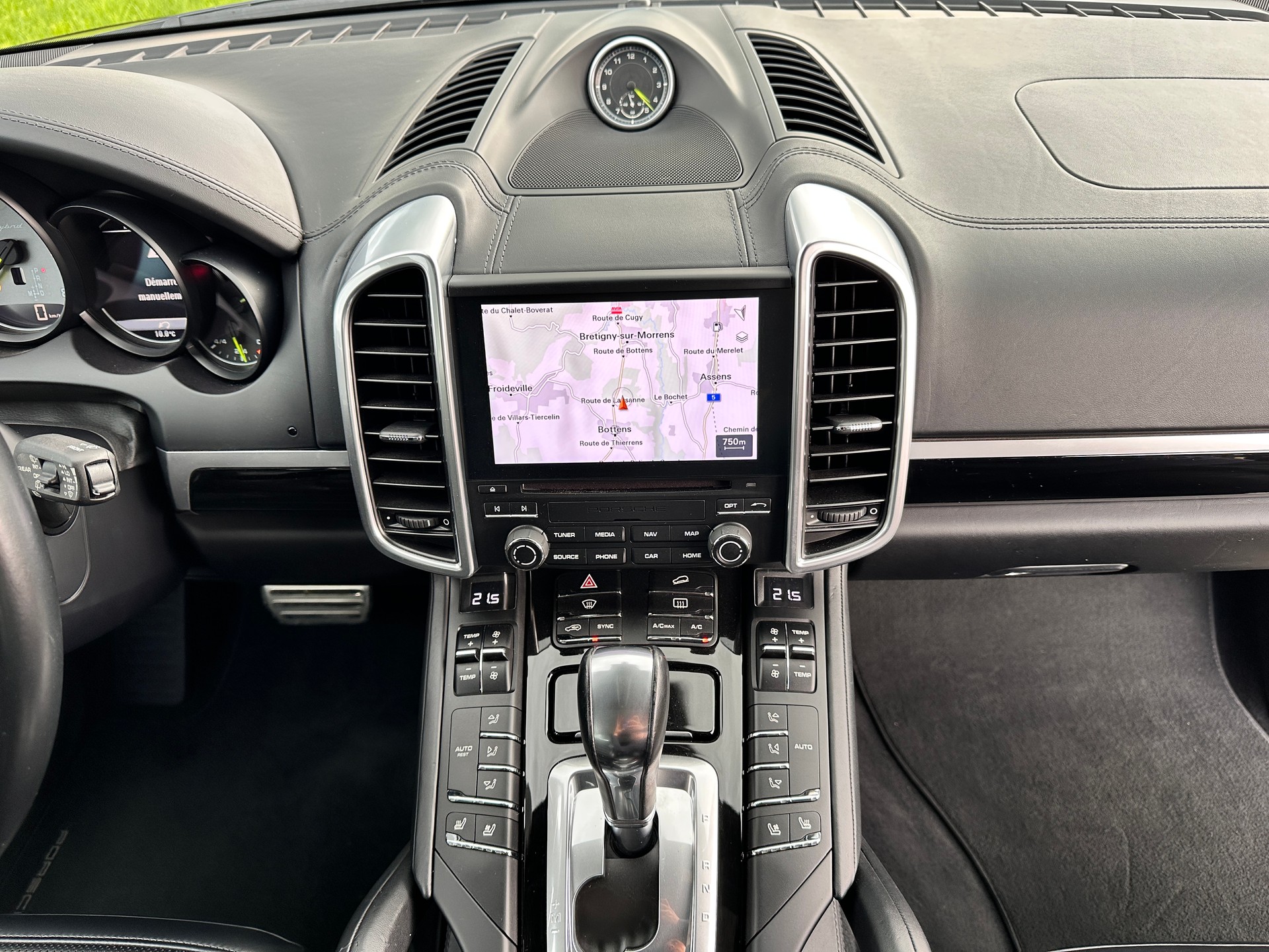 PORSCHE Cayenne S E-Hybrid Platinum Edition-image-13
