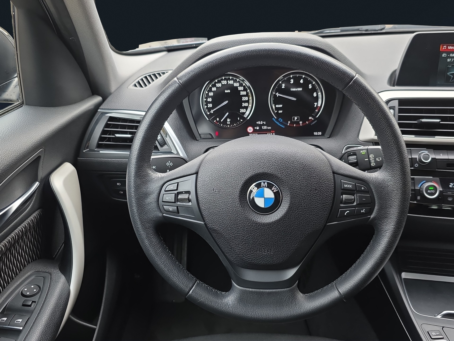 BMW 118i Sport Line Steptronic-image-11