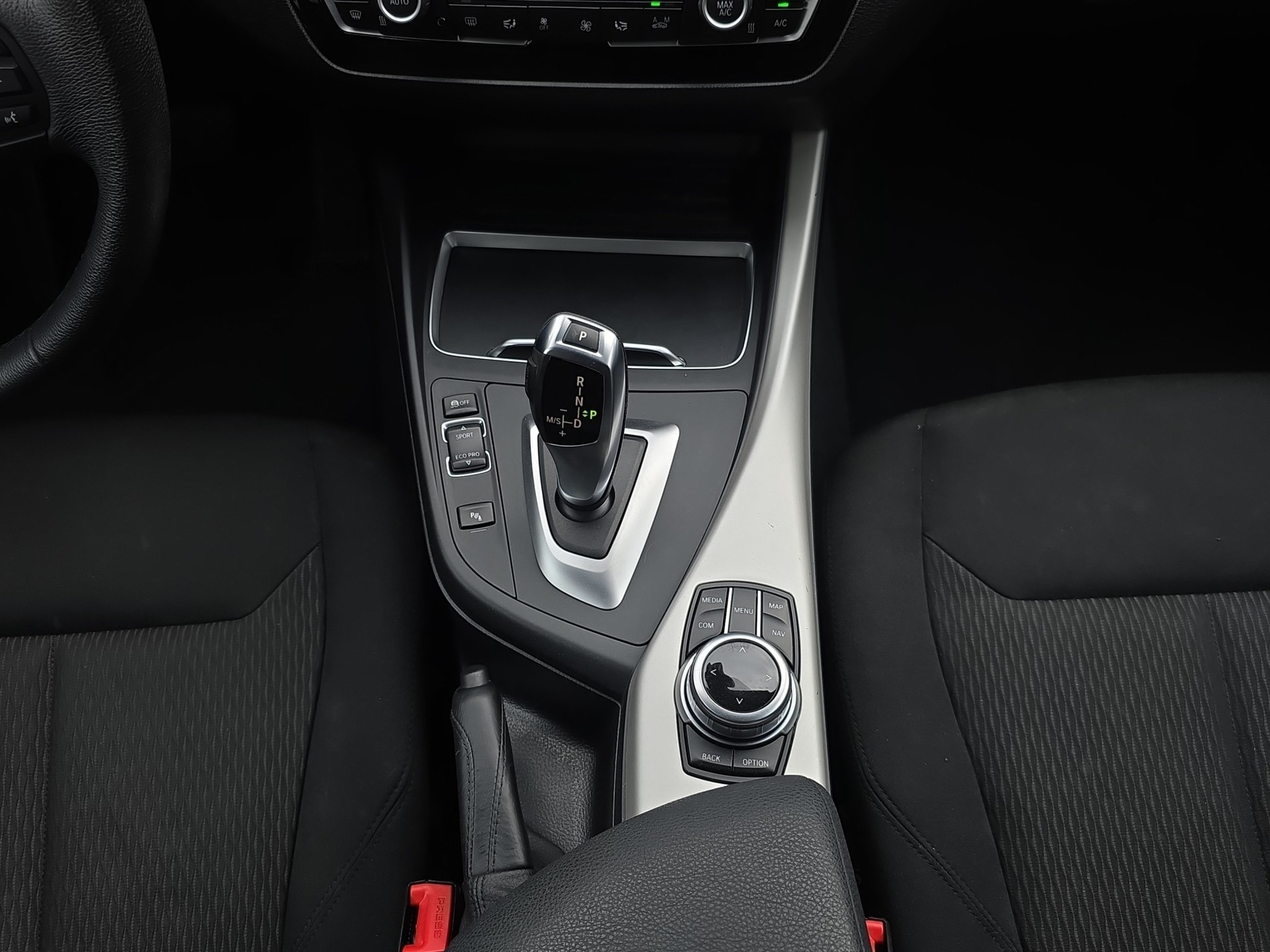BMW 118i Sport Line Steptronic-image-13