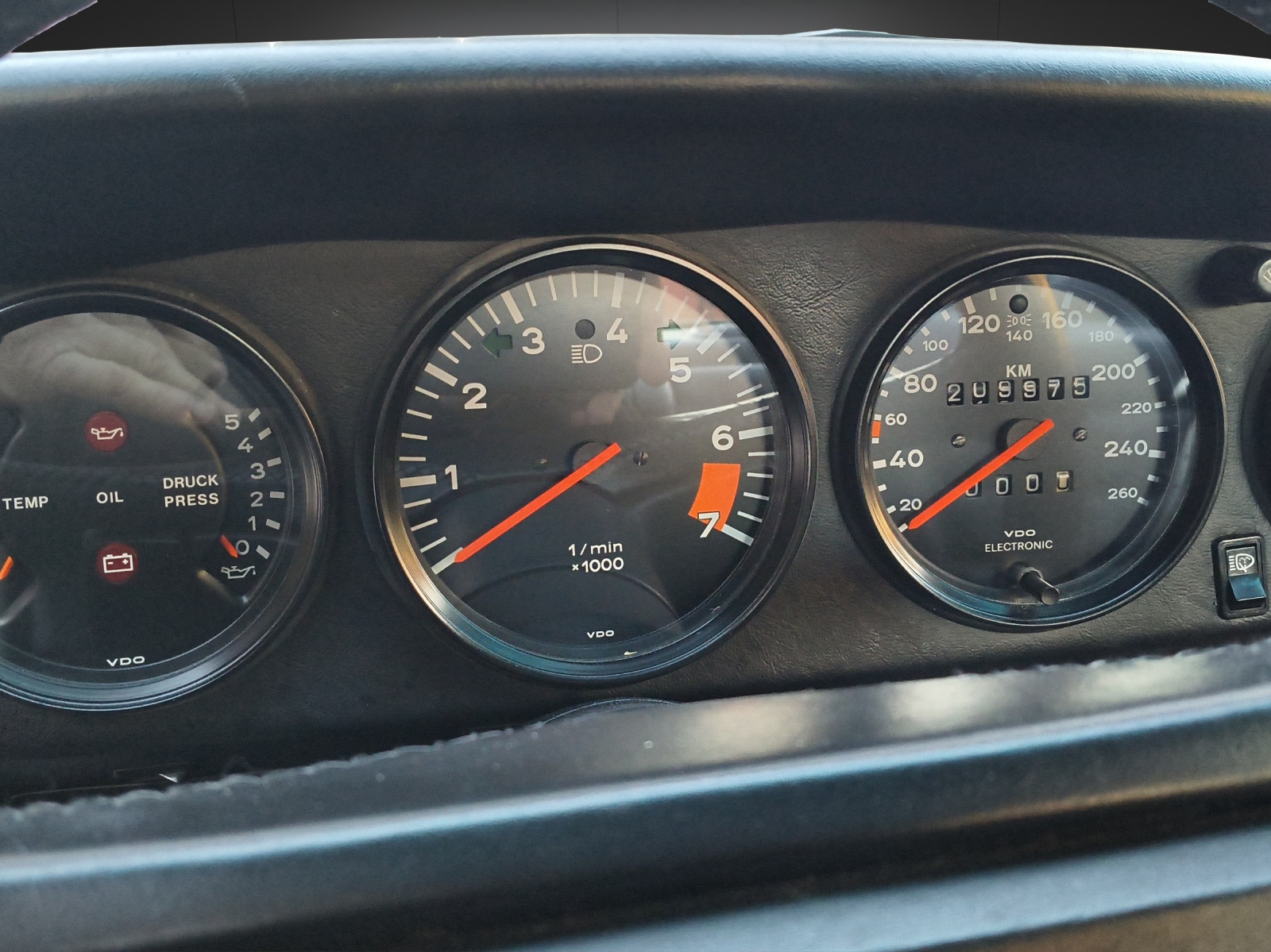 PORSCHE 911 3.2 Carrera Coupé-image-7
