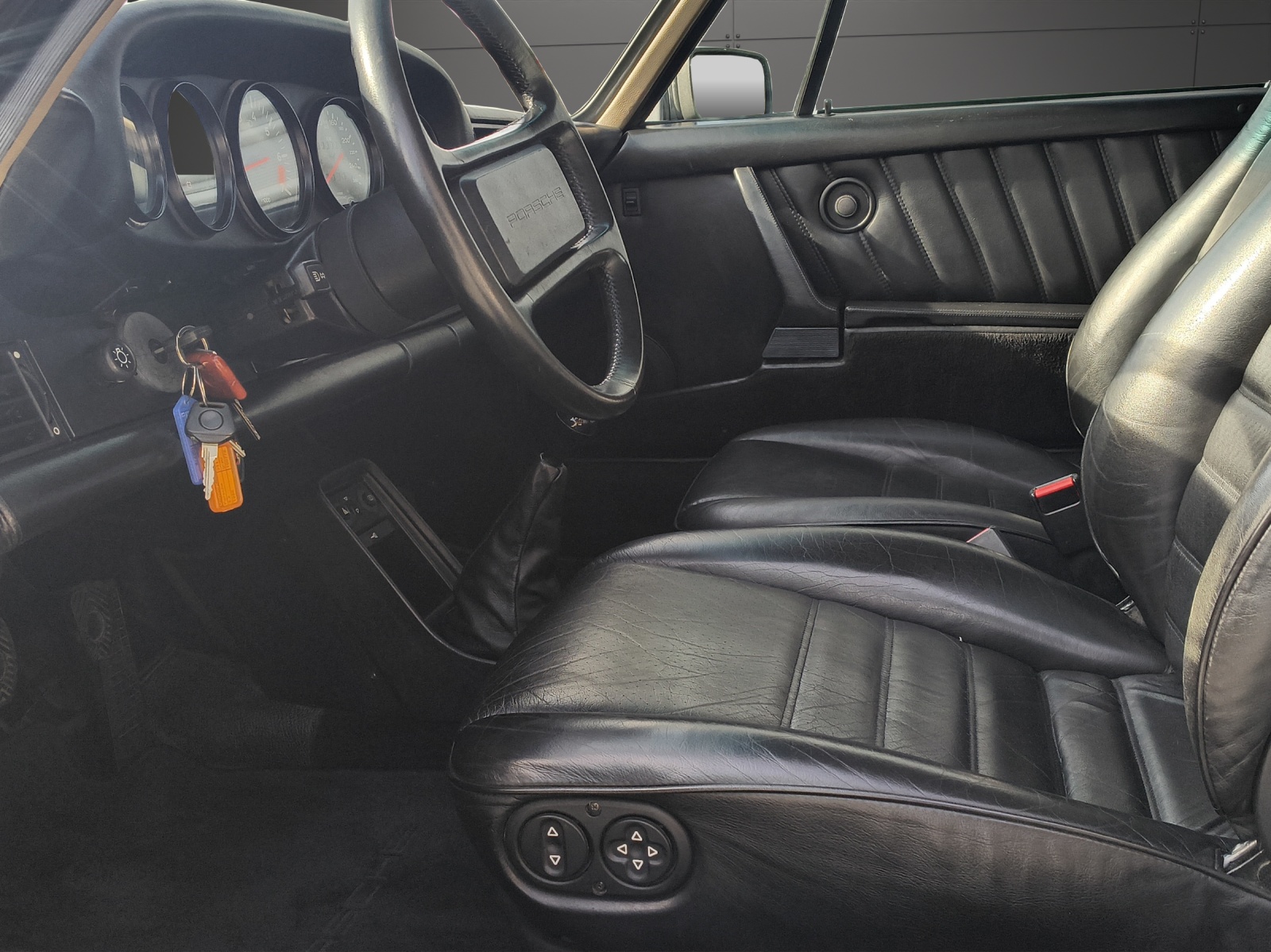 PORSCHE 911 3.2 Carrera Coupé-image-9