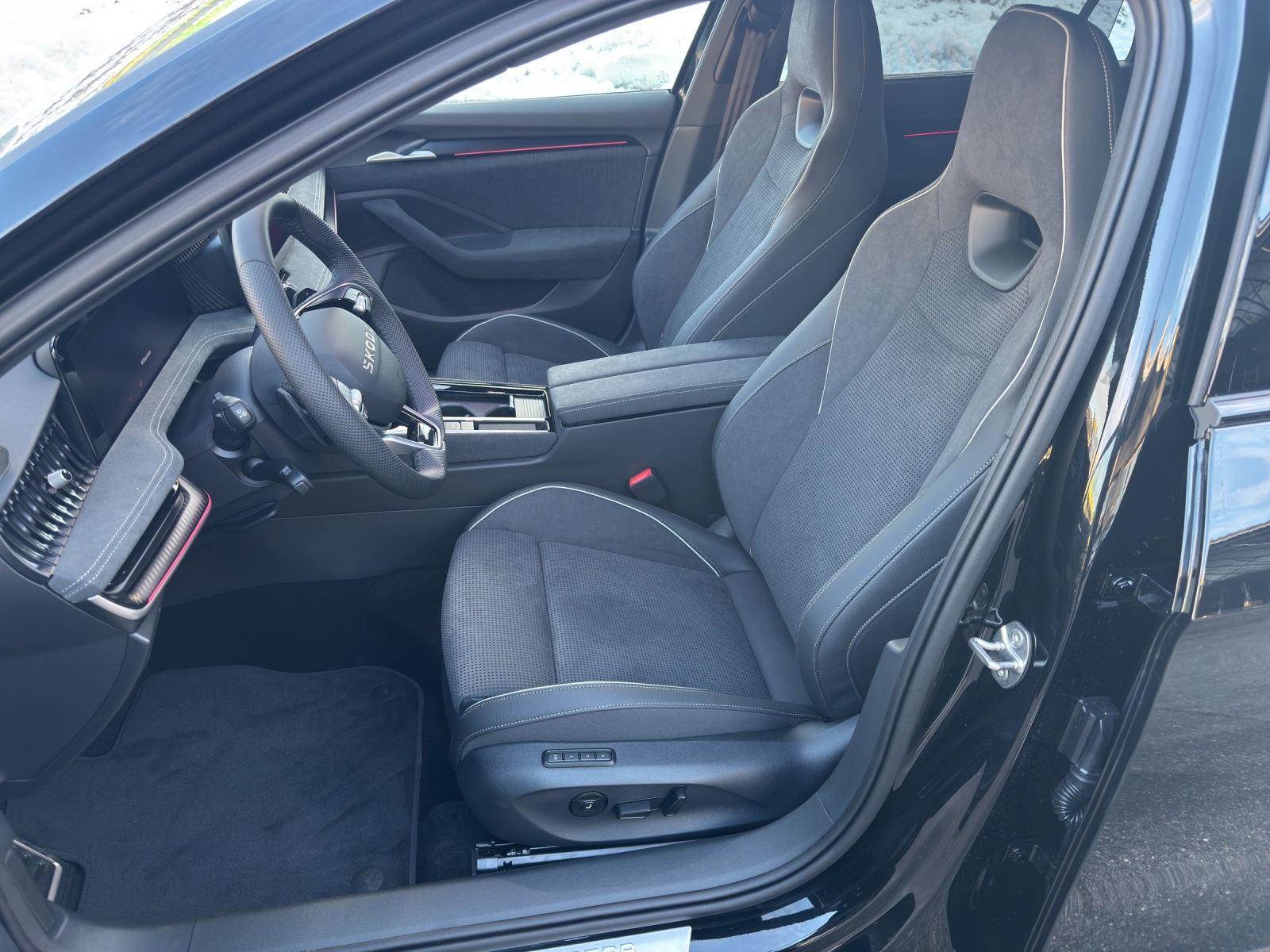 SKODA Superb Combi 2.0 TSI Sportline 4x4 DSG-image-5