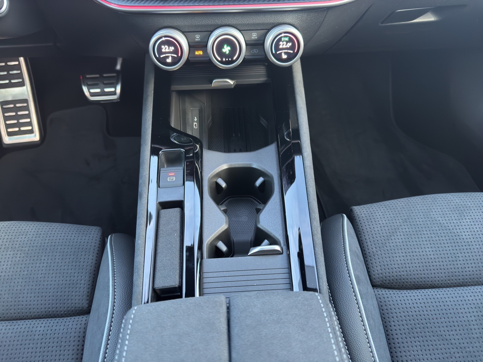 SKODA Superb Combi 2.0 TSI Sportline 4x4 DSG-image-11