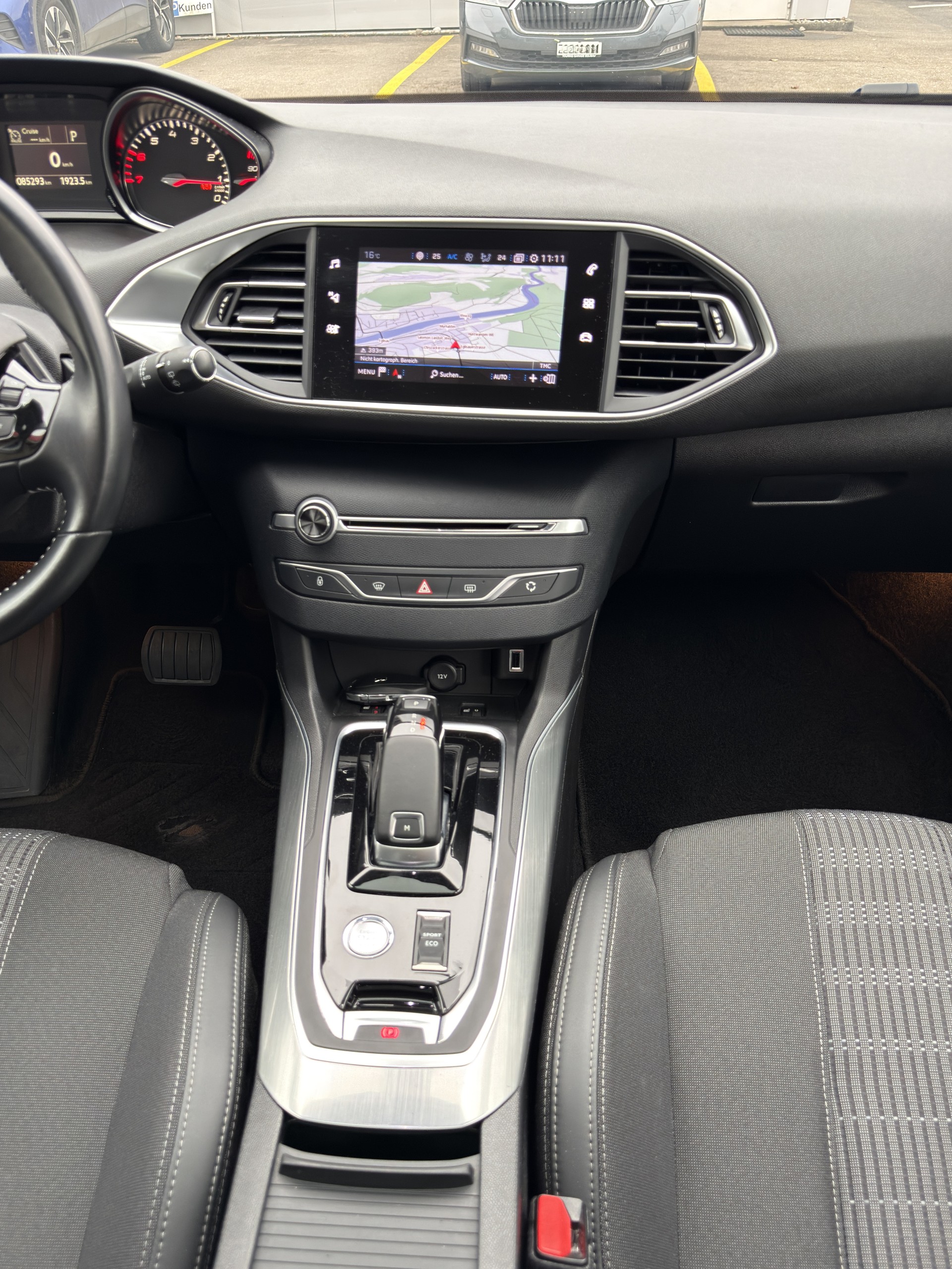 PEUGEOT 308 1.2 PureTech 130 Allure S/S-image-16
