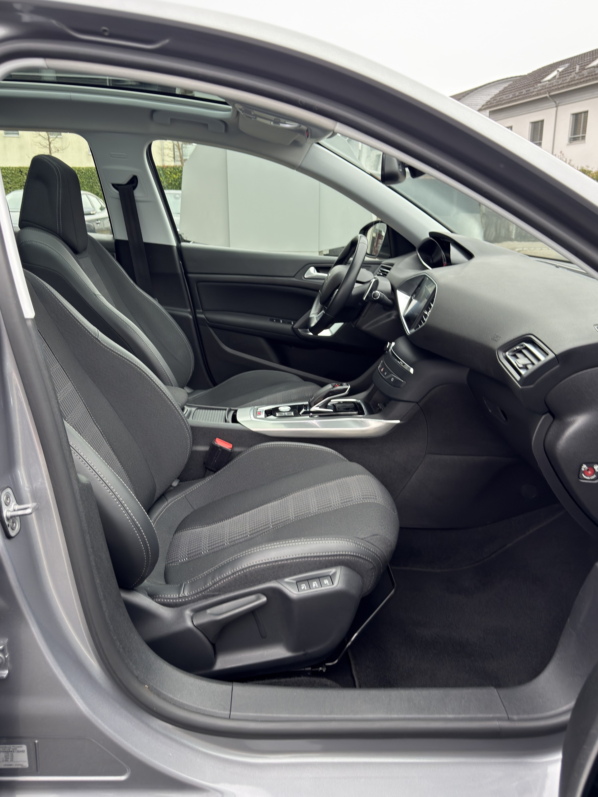 PEUGEOT 308 1.2 PureTech 130 Allure S/S-image-11