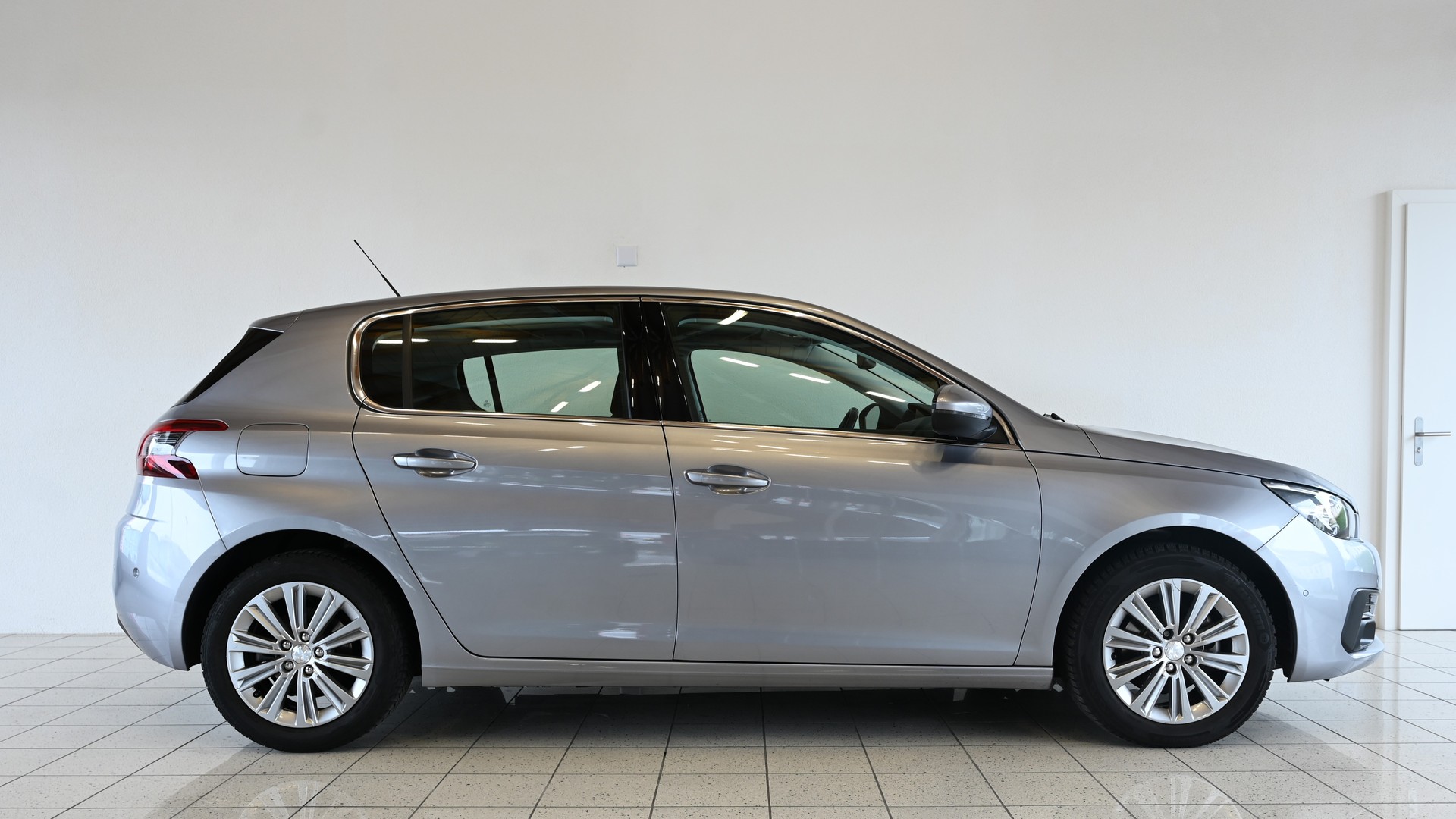 PEUGEOT 308 1.2 PureTech 130 Allure S/S-image-4