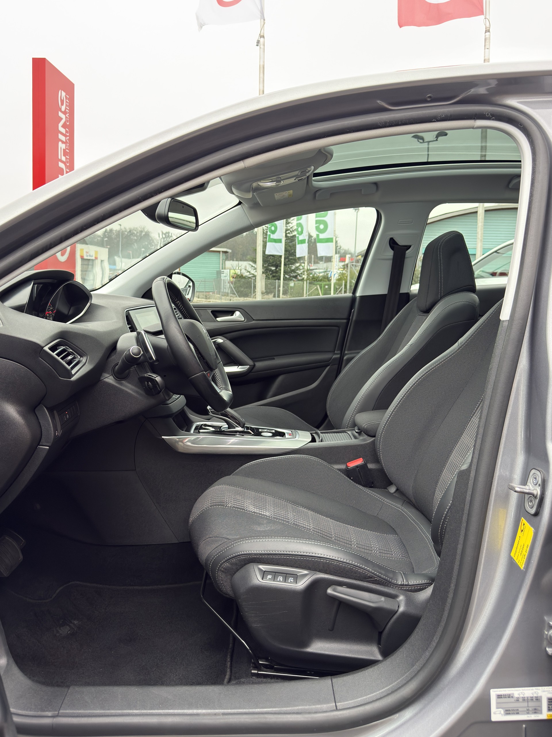 PEUGEOT 308 1.2 PureTech 130 Allure S/S-image-9
