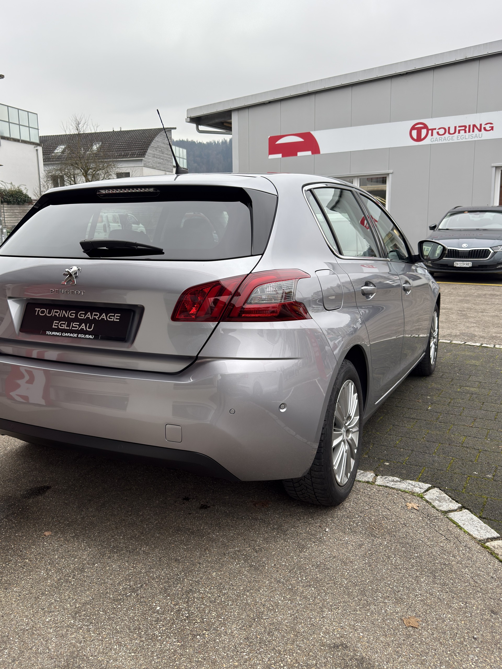 PEUGEOT 308 1.2 PureTech 130 Allure S/S-image-25