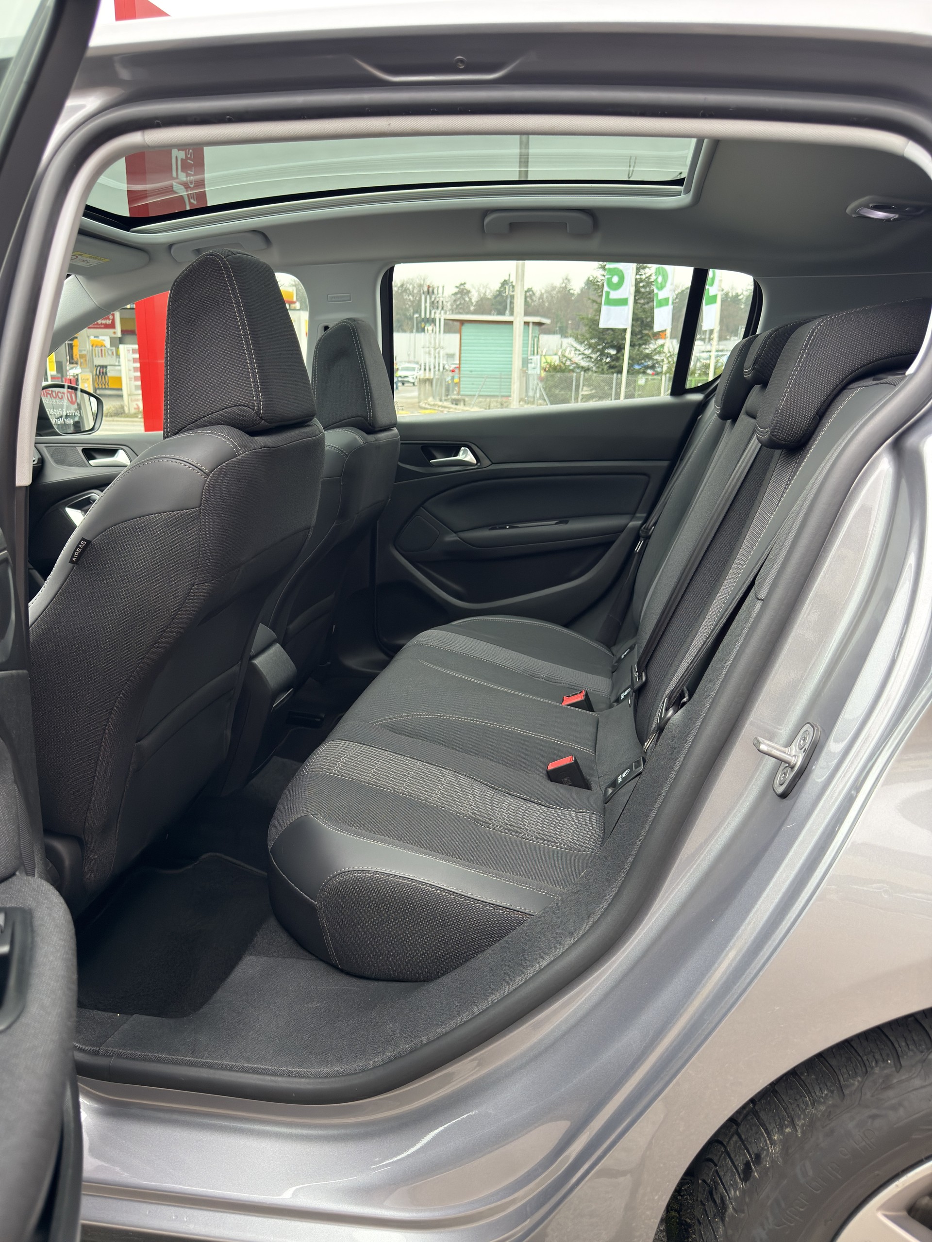 PEUGEOT 308 1.2 PureTech 130 Allure S/S-image-12