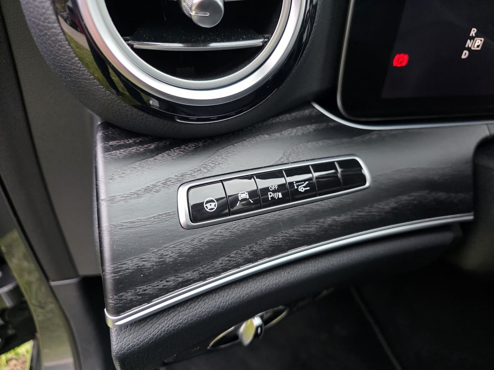 MERCEDES-BENZ E 400 d 4Matic 9G-Tronic-image-13