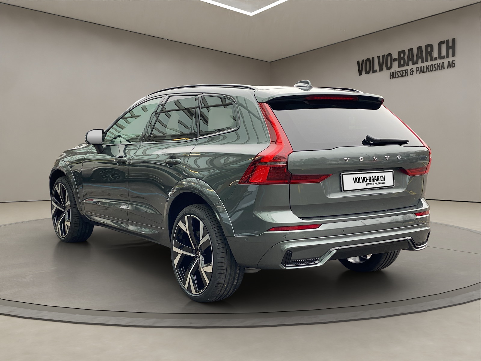 VOLVO XC60 2.0 B5 MH Ultra Dark AWD-showroom-element-2