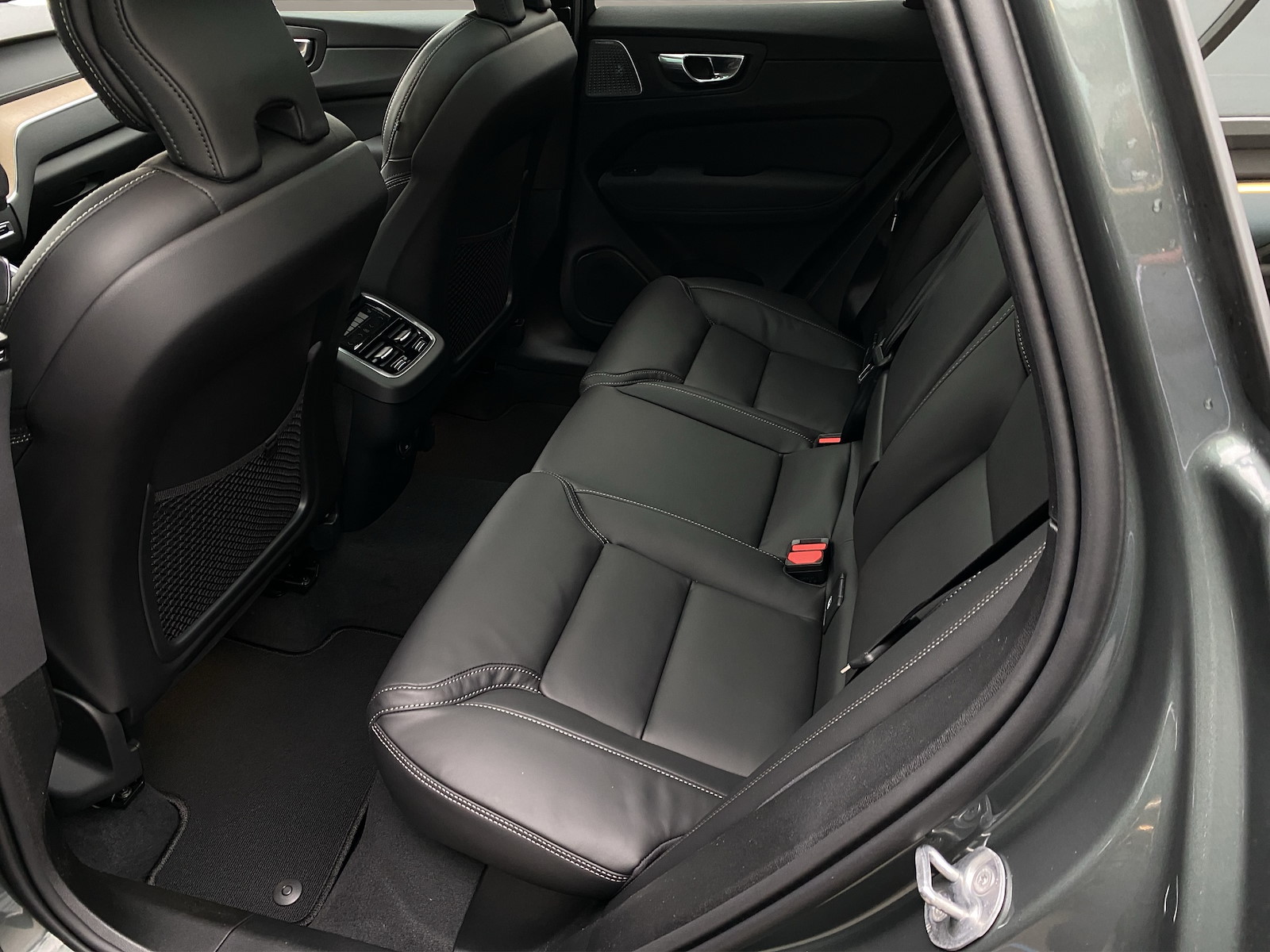 VOLVO XC60 2.0 B5 MH Ultra Dark AWD-image-9
