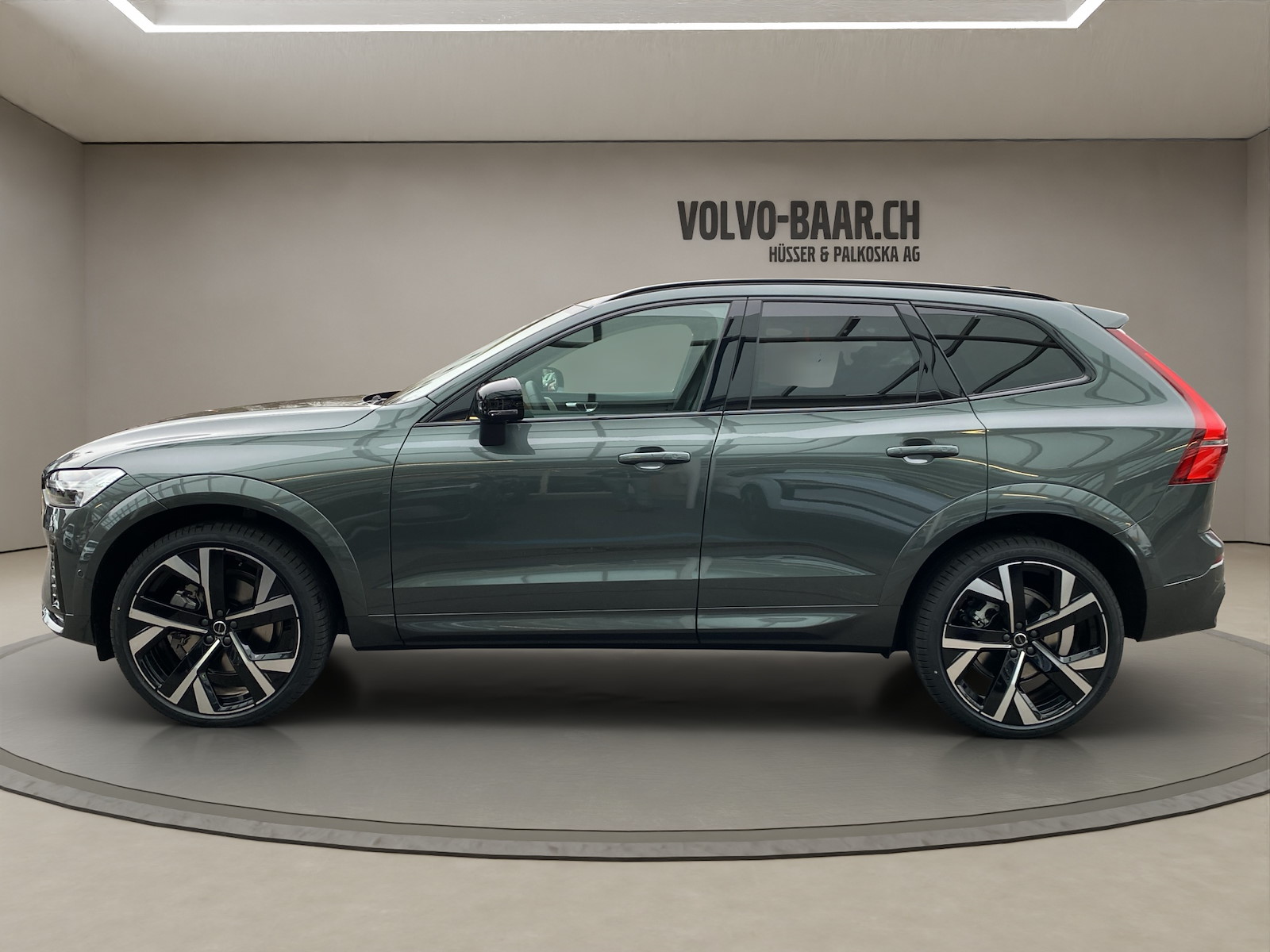 VOLVO XC60 2.0 B5 MH Ultra Dark AWD-showroom-element-1