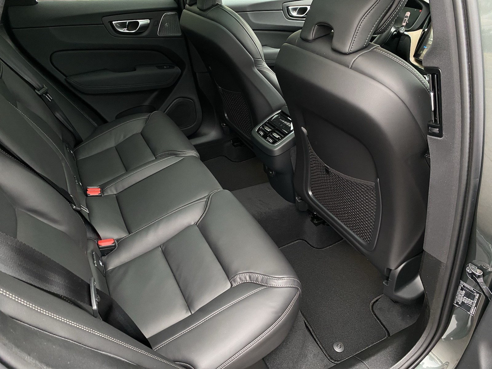 VOLVO XC60 2.0 B5 MH Ultra Dark AWD-image-11