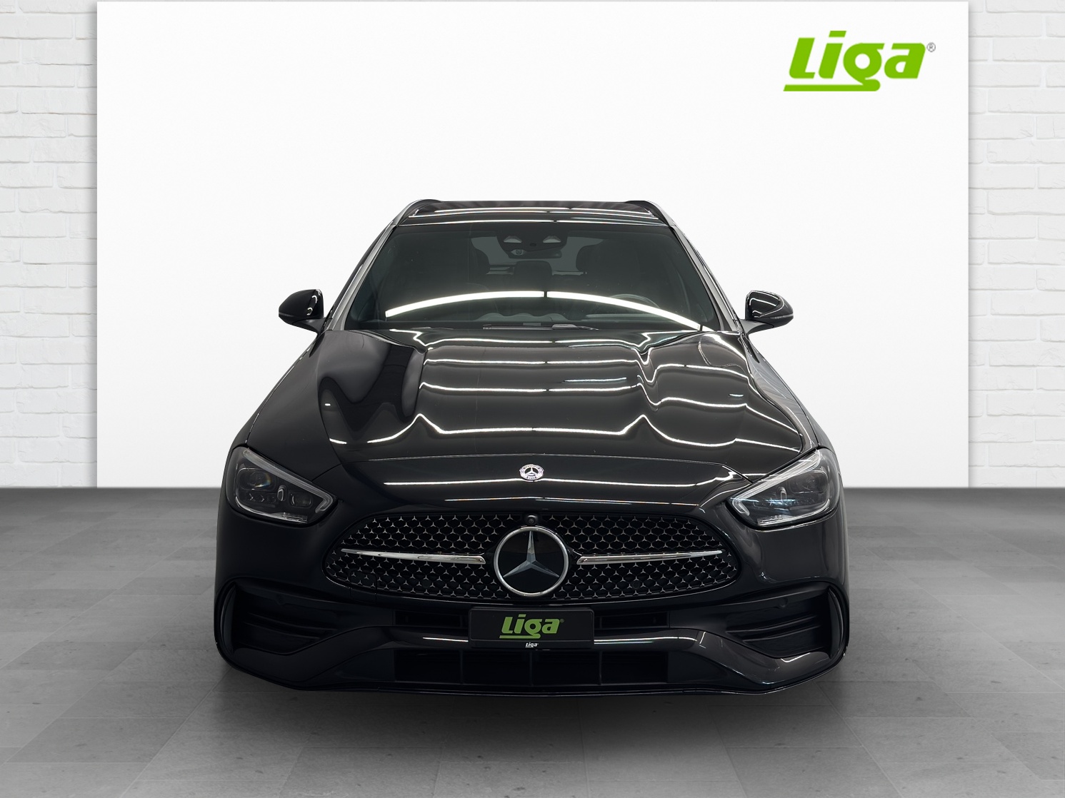 MERCEDES-BENZ C 300 AMG Line 4Matic T-showroom-element-2