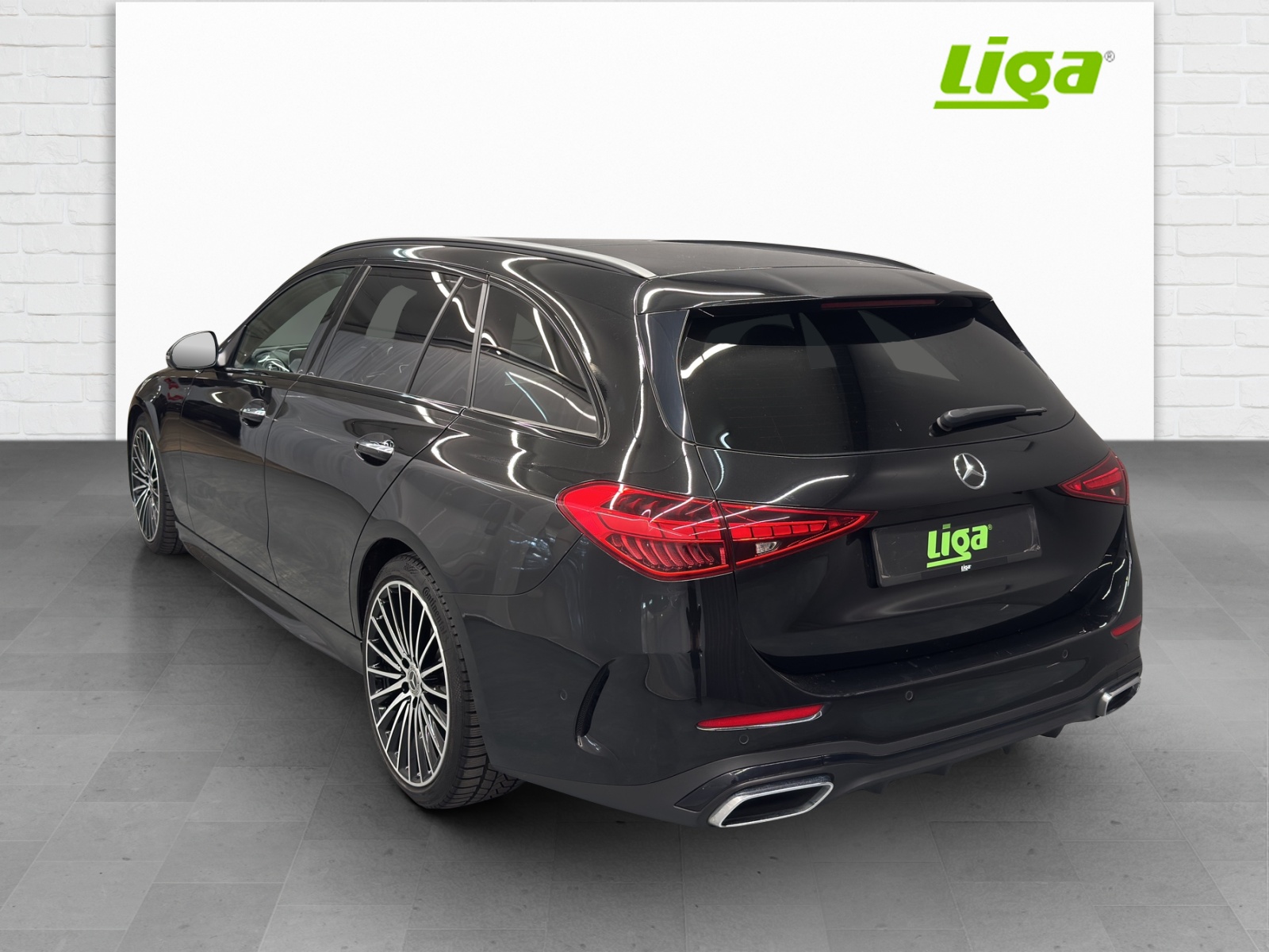 MERCEDES-BENZ C 300 AMG Line 4Matic T-showroom-element-3
