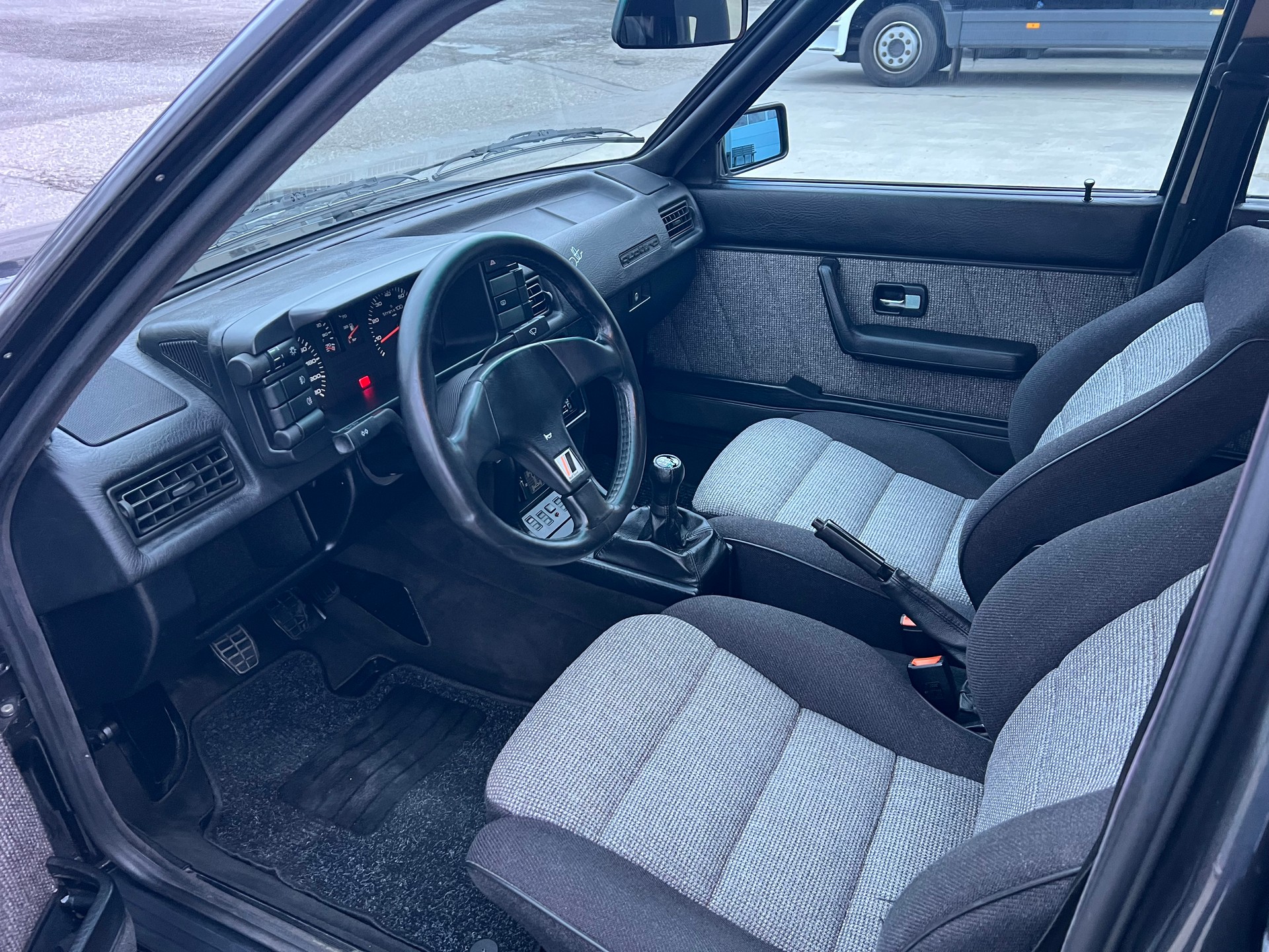 AUDI 90 2.2 quattro ab Platz-image-10
