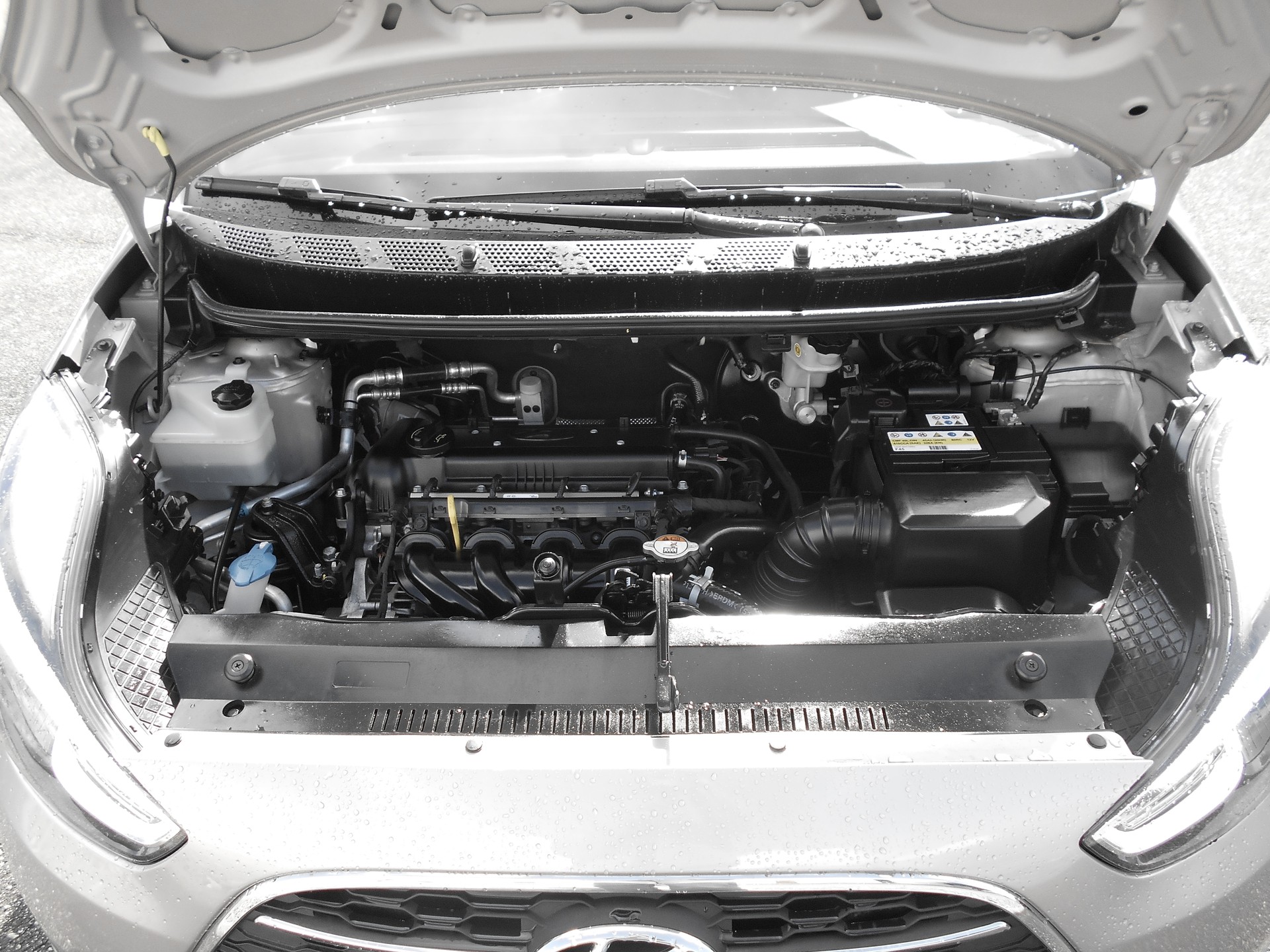 HYUNDAI iX20 1.6 Amplia Automatic-image-10