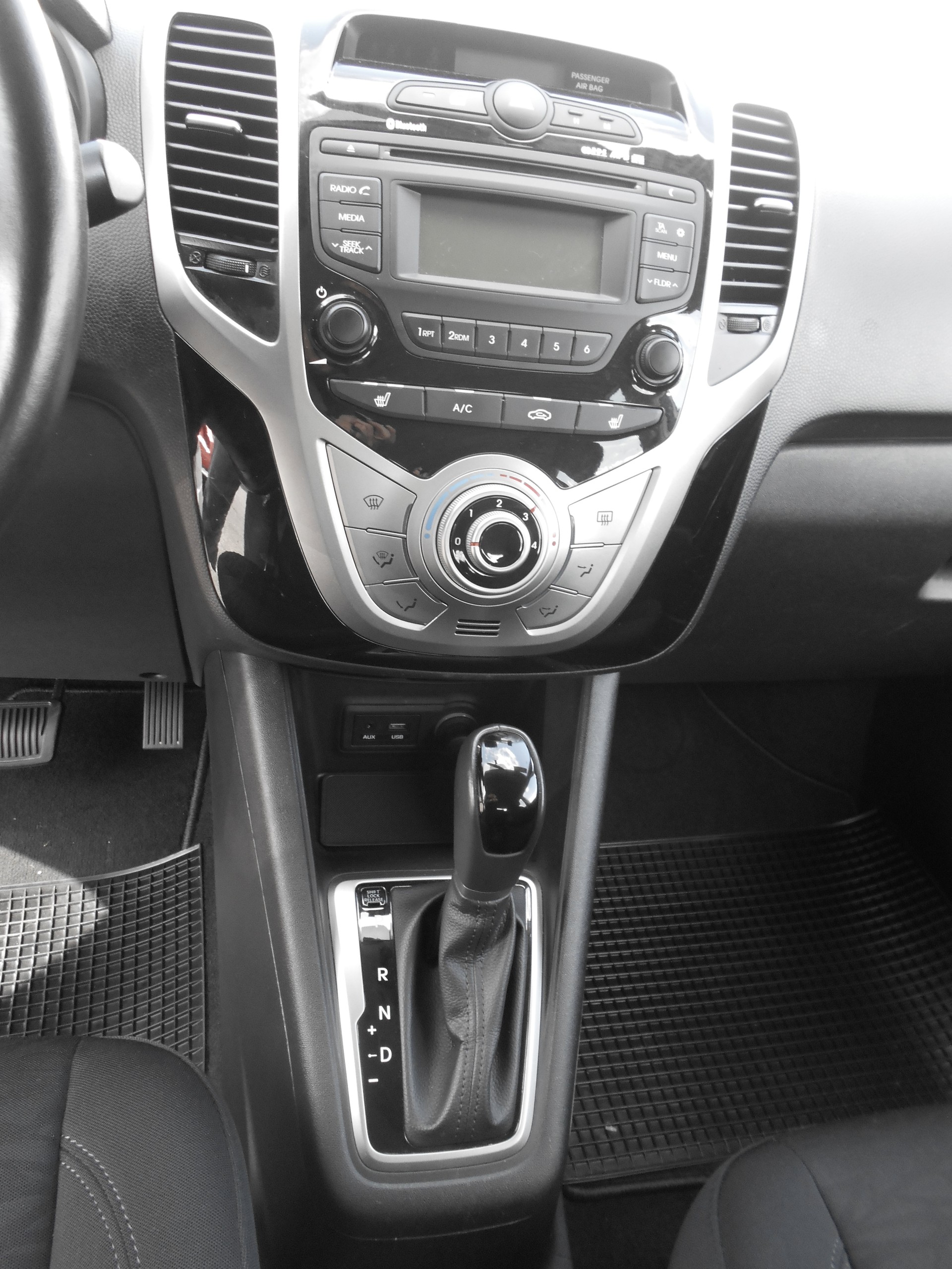HYUNDAI iX20 1.6 Amplia Automatic-image-8