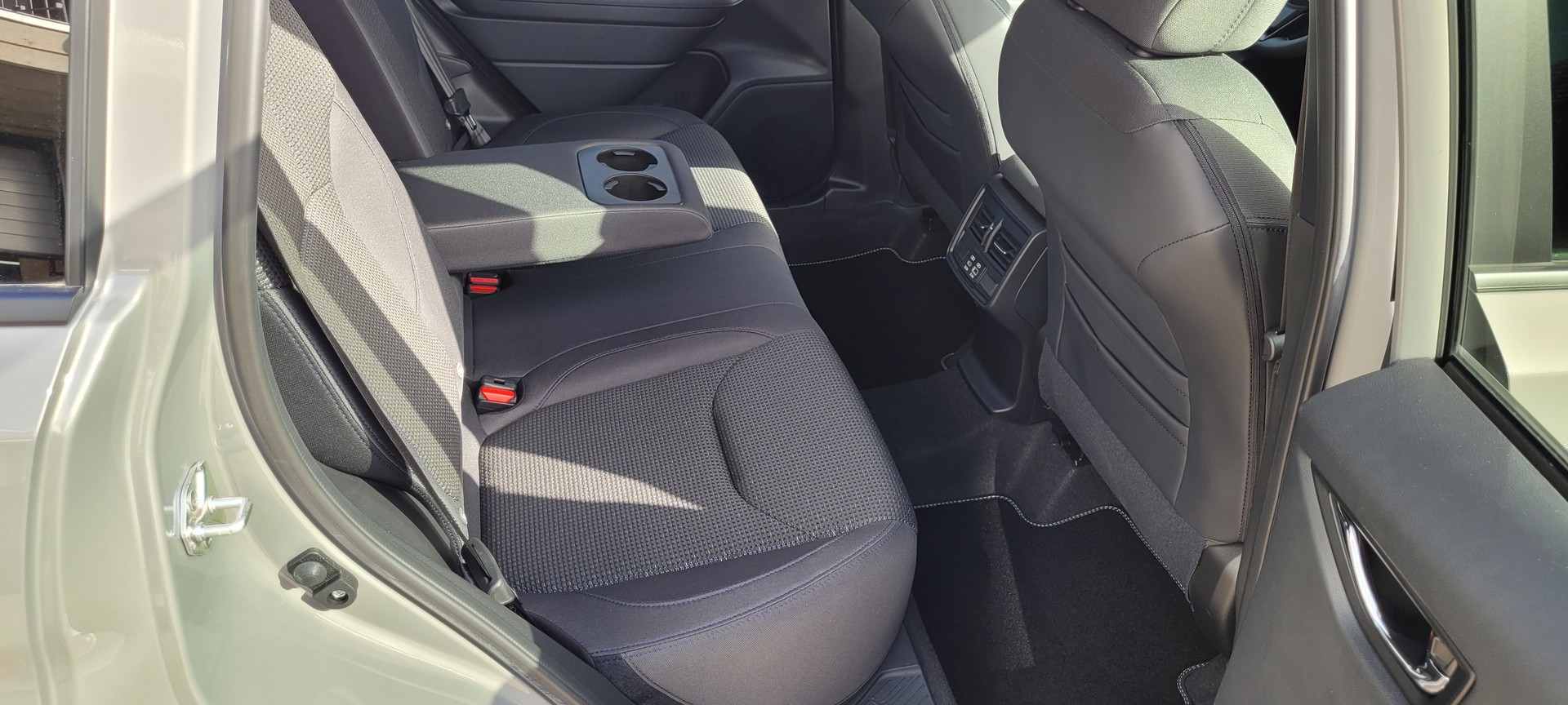SUBARU Forester 2.0i e-Boxer Swiss Plus Lineartronic-image-16