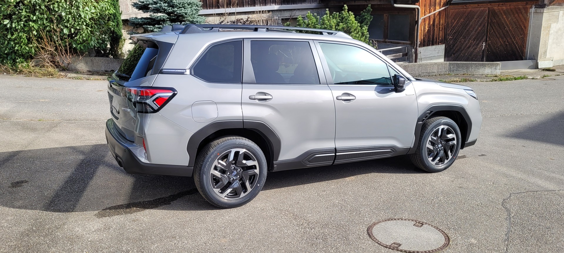 SUBARU Forester 2.0i e-Boxer Swiss Plus Lineartronic-image-4