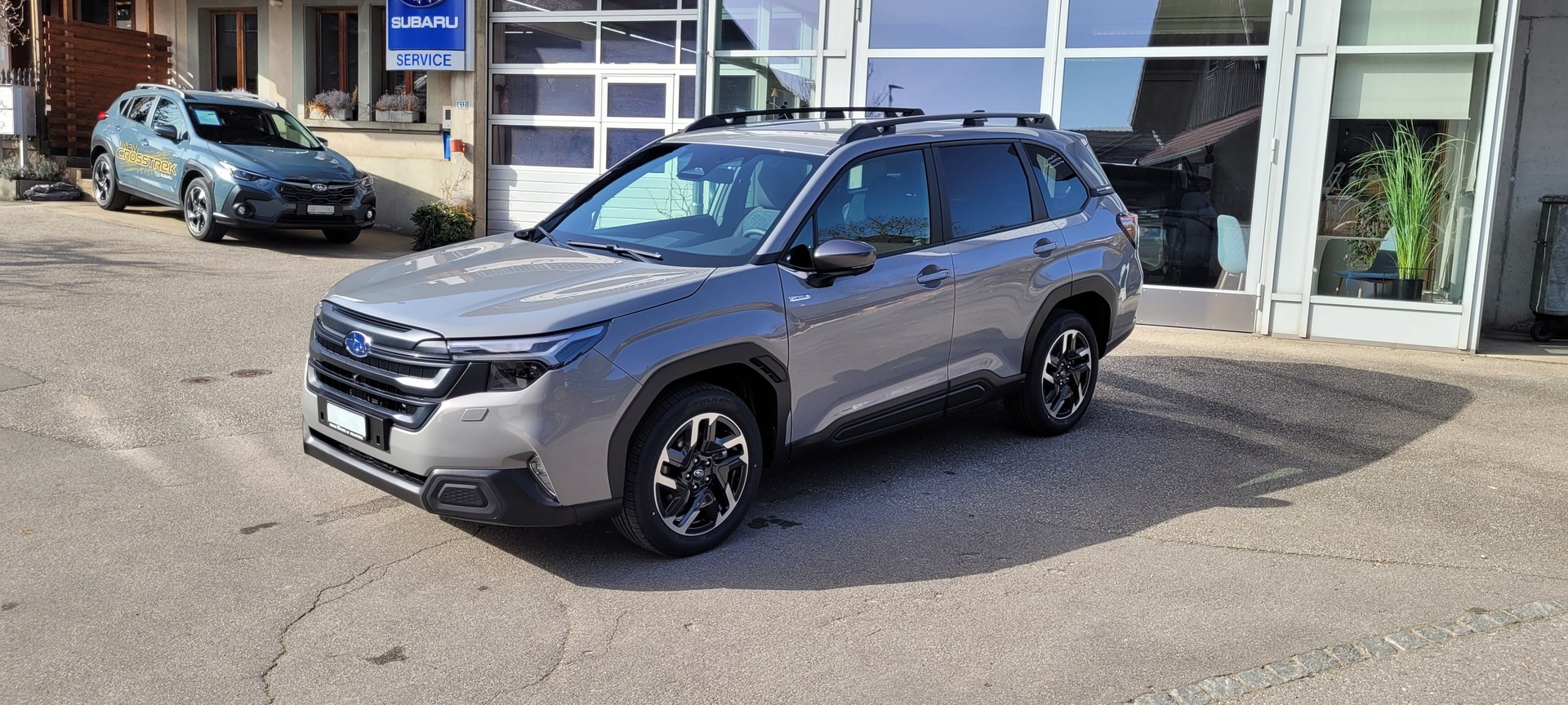 SUBARU Forester 2.0i e-Boxer Swiss Plus Lineartronic-image-1