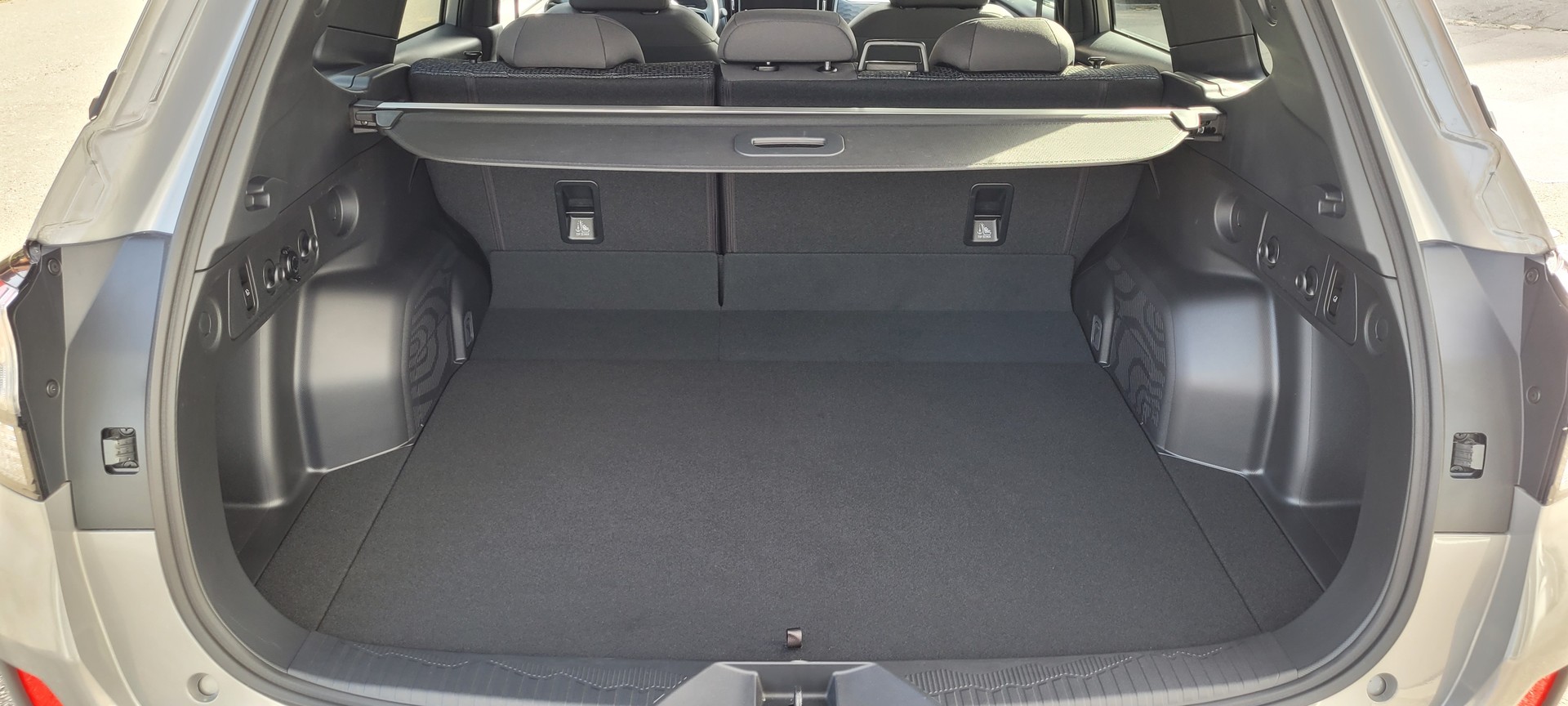 SUBARU Forester 2.0i e-Boxer Swiss Plus Lineartronic-image-13