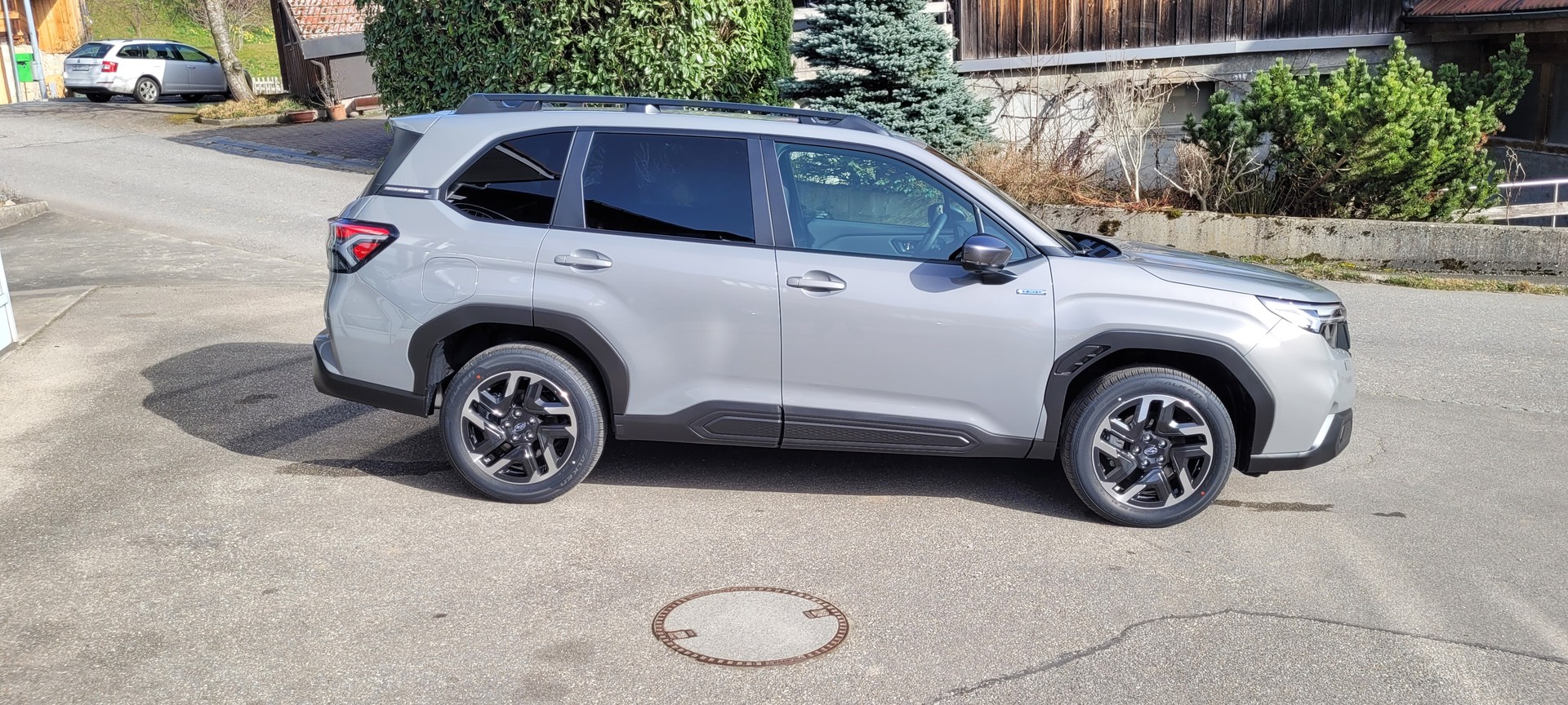 SUBARU Forester 2.0i e-Boxer Swiss Plus Lineartronic-image-5