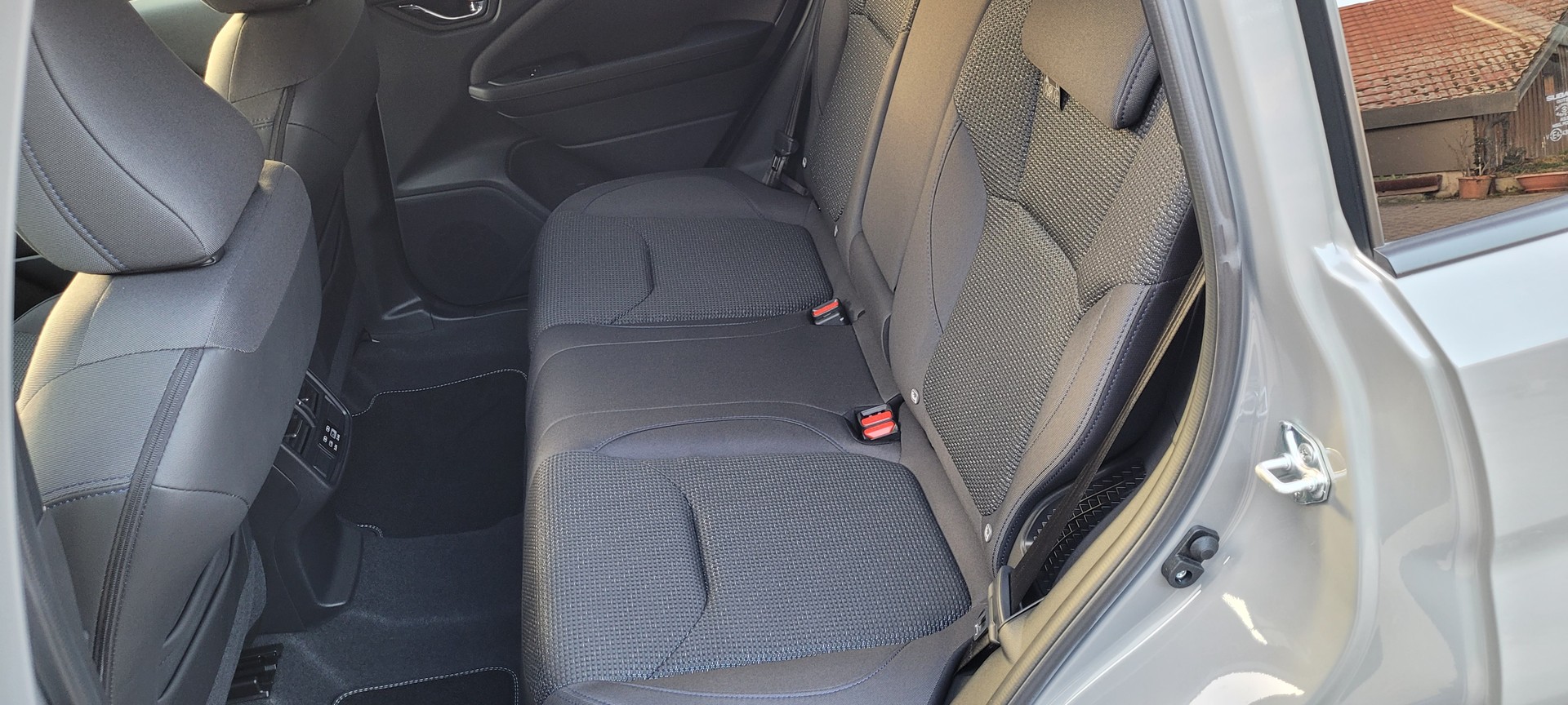 SUBARU Forester 2.0i e-Boxer Swiss Plus Lineartronic-image-12