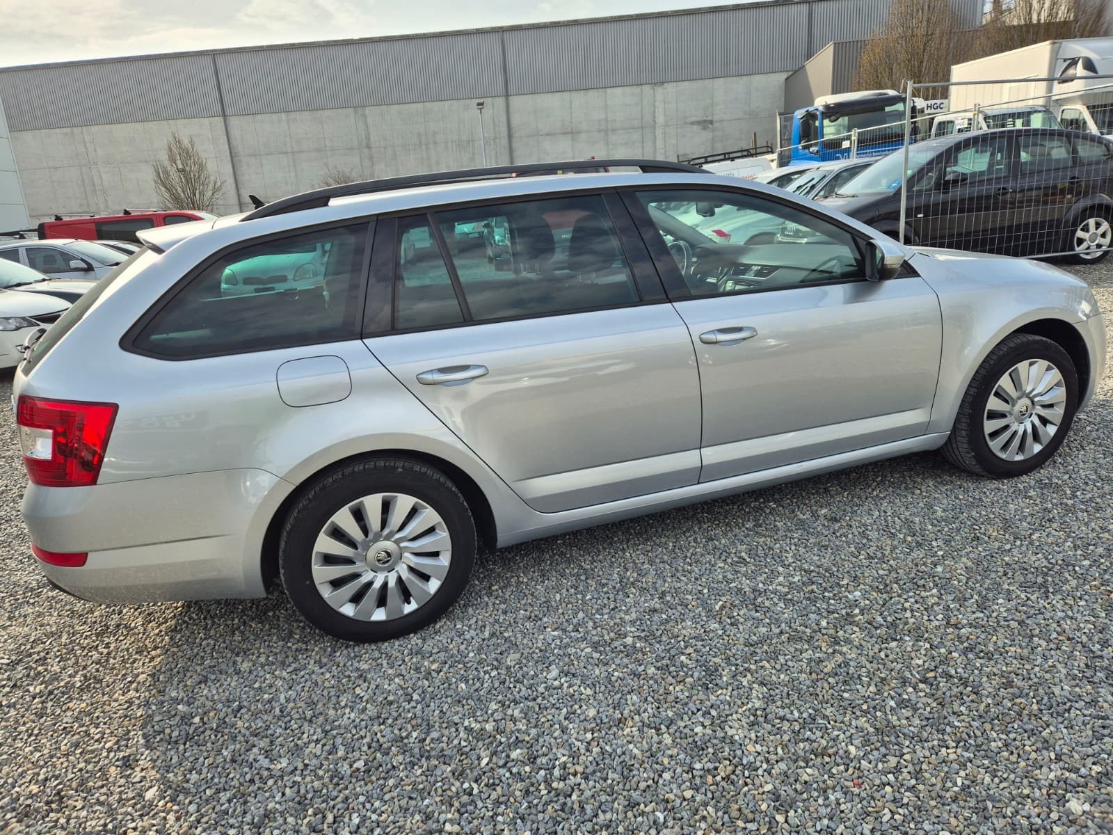SKODA Octavia Combi 1.6 TDI Ambition DSG-image-5