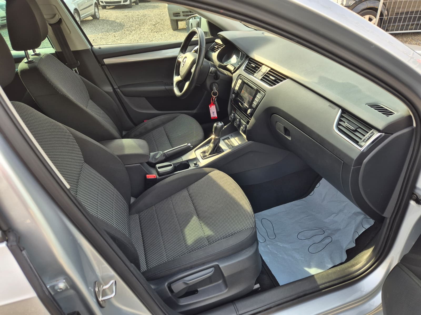SKODA Octavia Combi 1.6 TDI Ambition DSG-image-12
