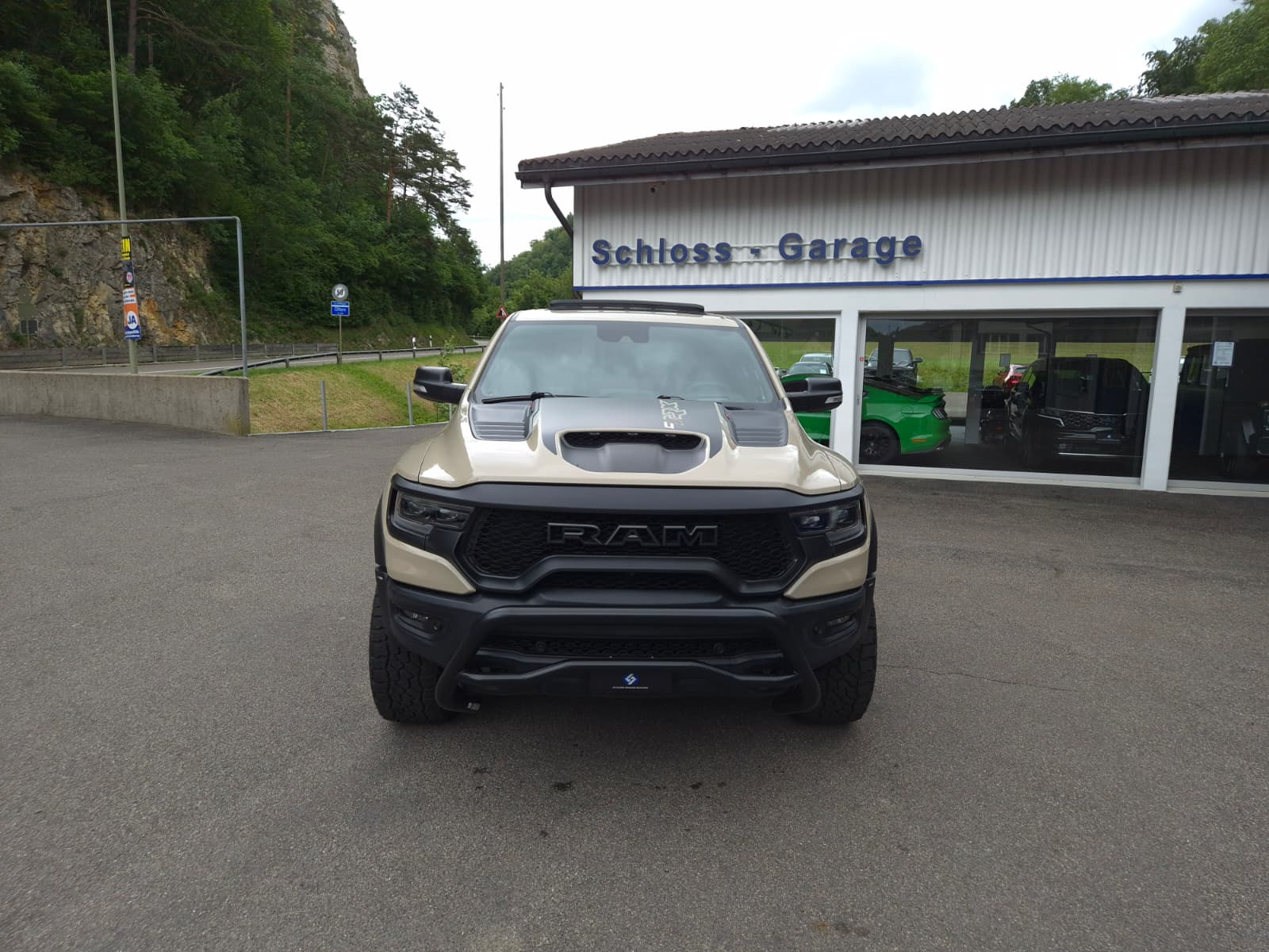 DODGE RAM 1500 TRX Level 2 Sandblast Edition-showroom-element-3
