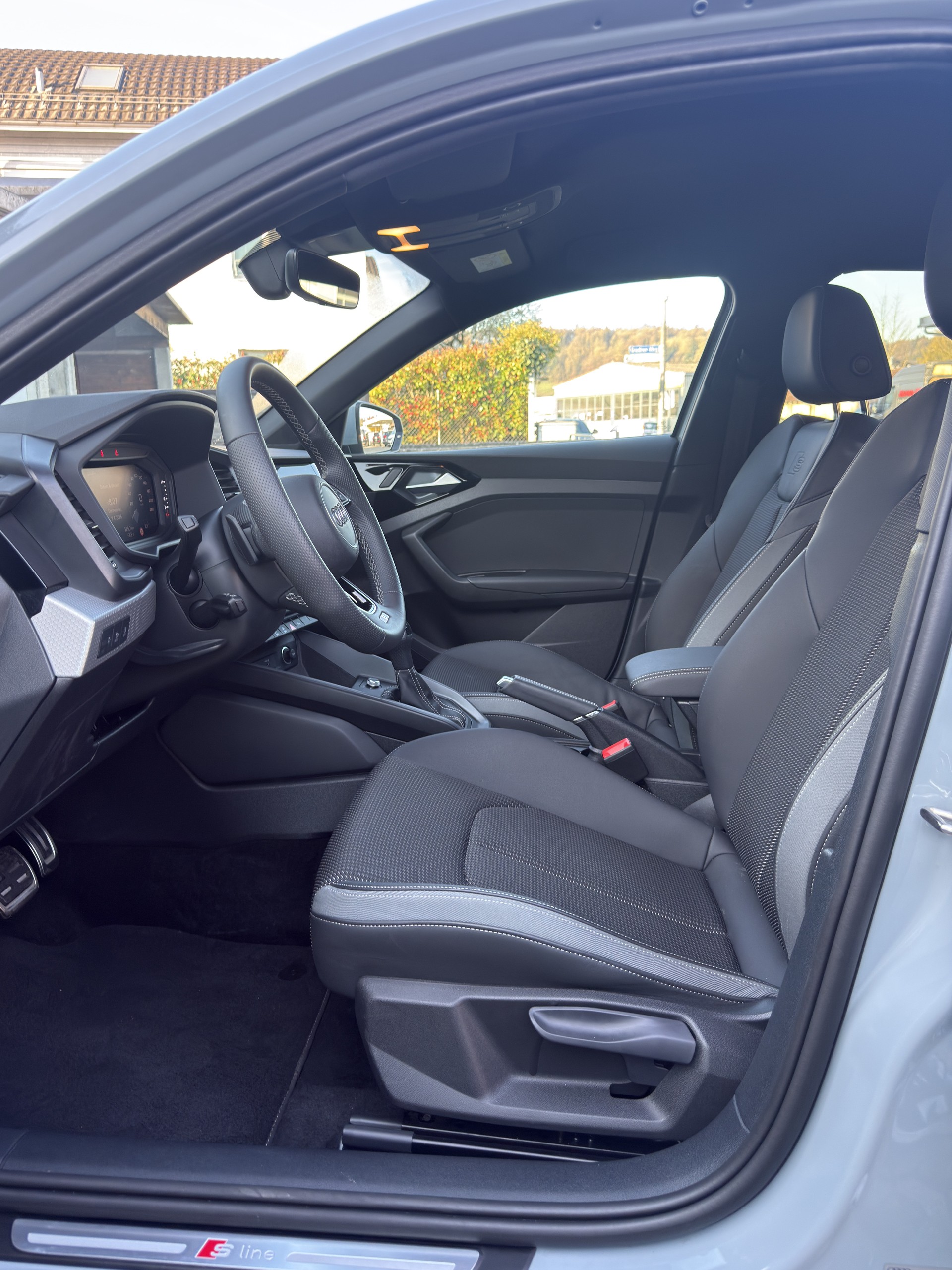 AUDI A1 Sportback 1.0 30 TFSI S-Line S-Tronic-image-9