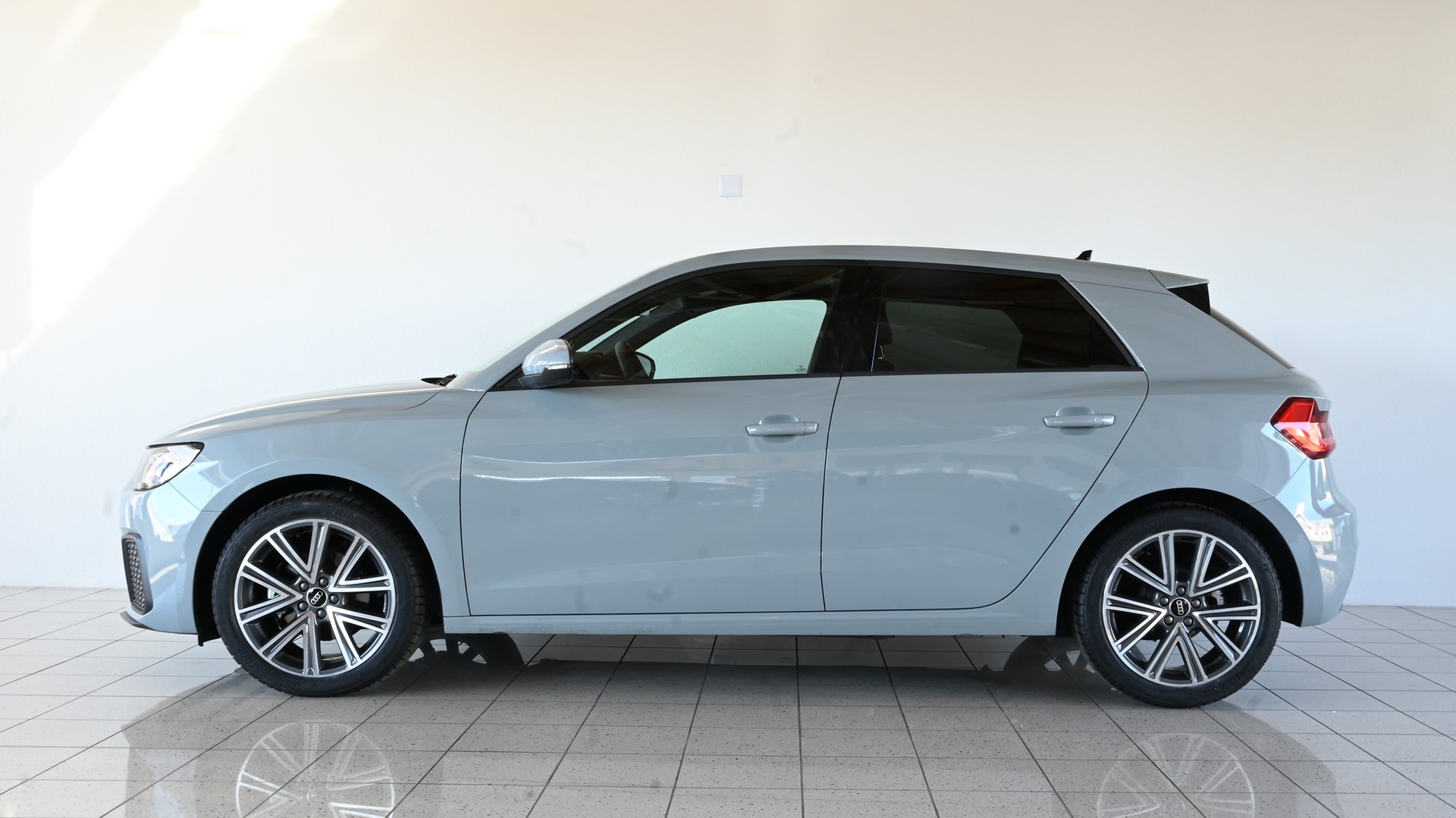 AUDI A1 Sportback 1.0 30 TFSI S-Line S-Tronic-showroom-element-3