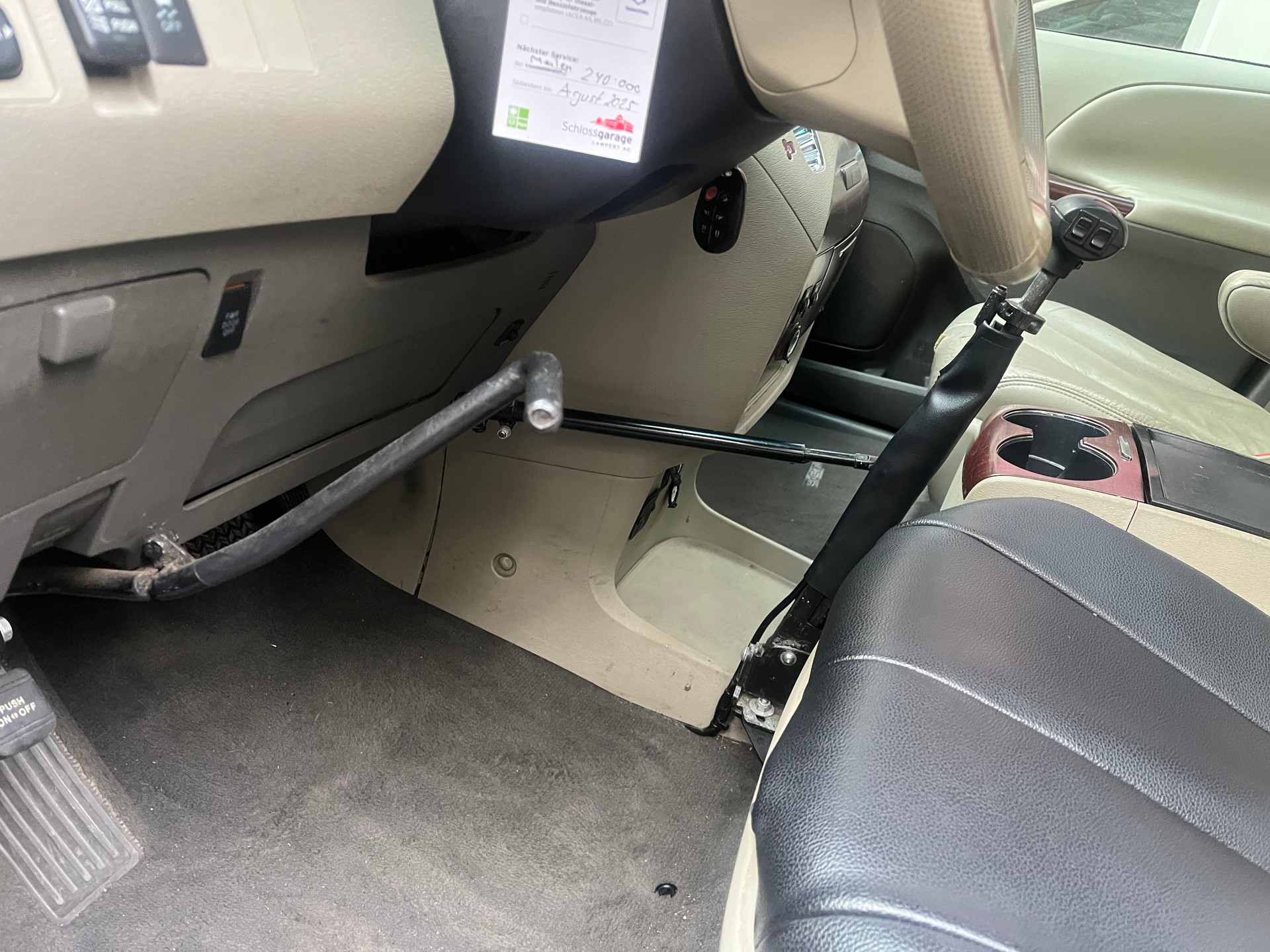 TOYOTA Sienna-image-8