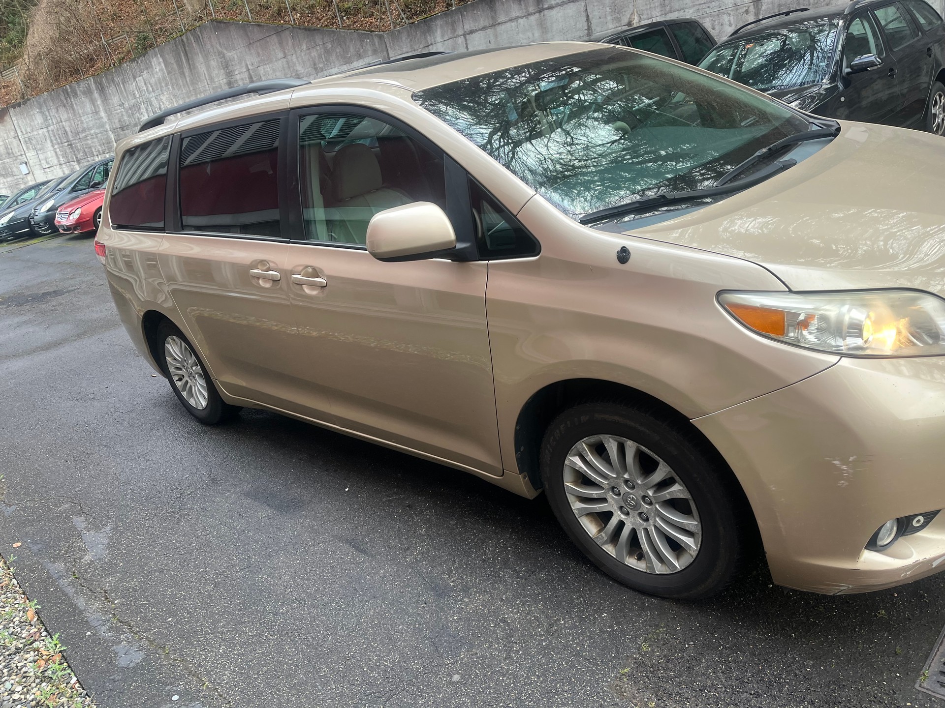 TOYOTA Sienna-image-6