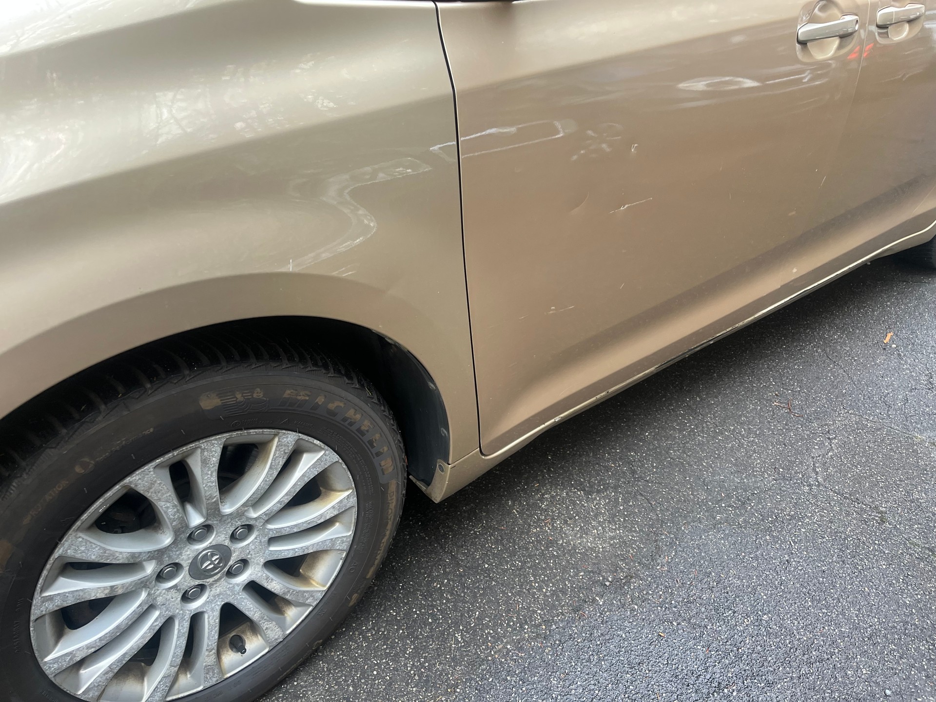 TOYOTA Sienna-image-3