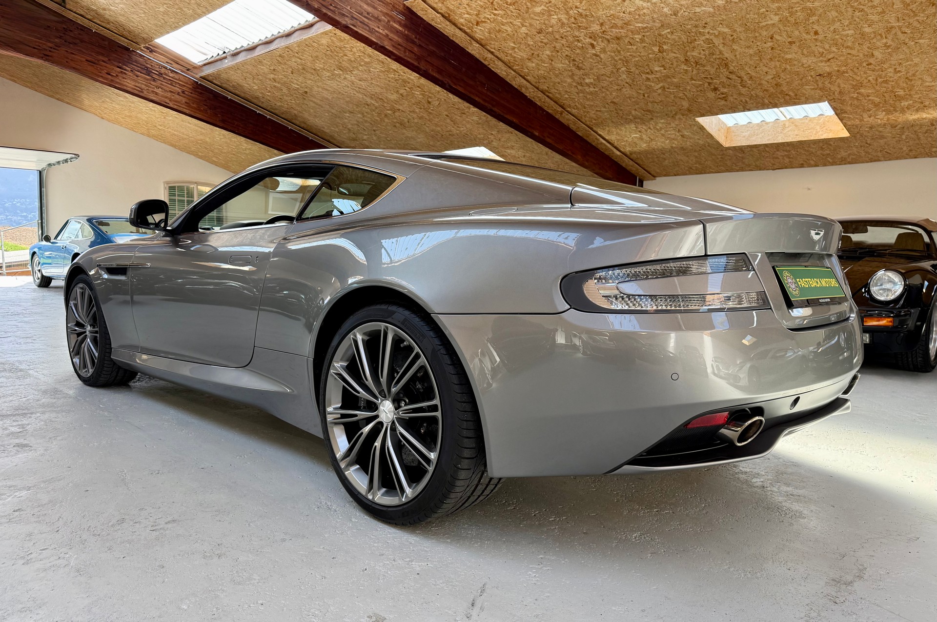 ASTON MARTIN Virage Coupé V12 5.9-48 Touchtronic2-image-2