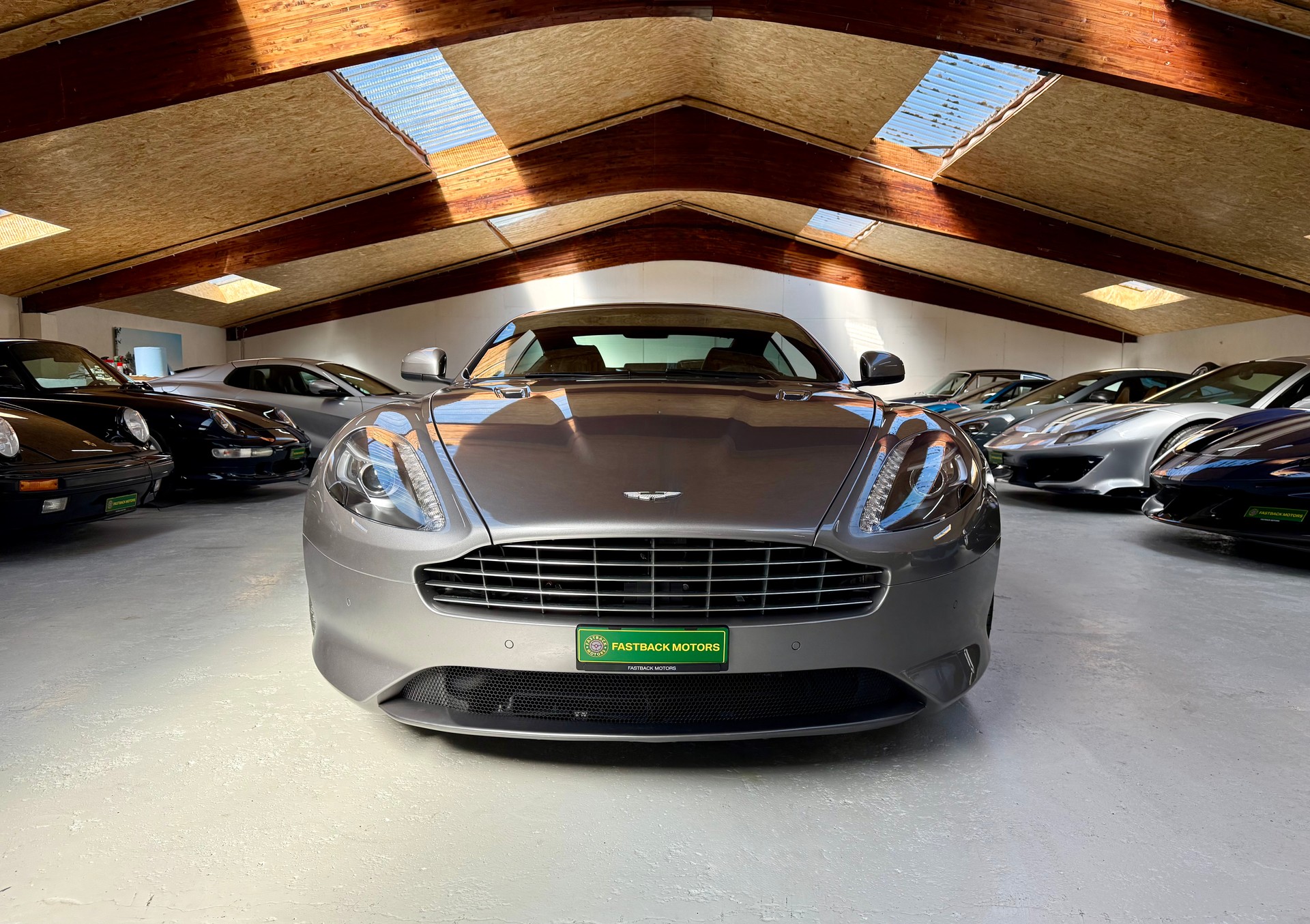 ASTON MARTIN Virage Coupé V12 5.9-48 Touchtronic2-image-3
