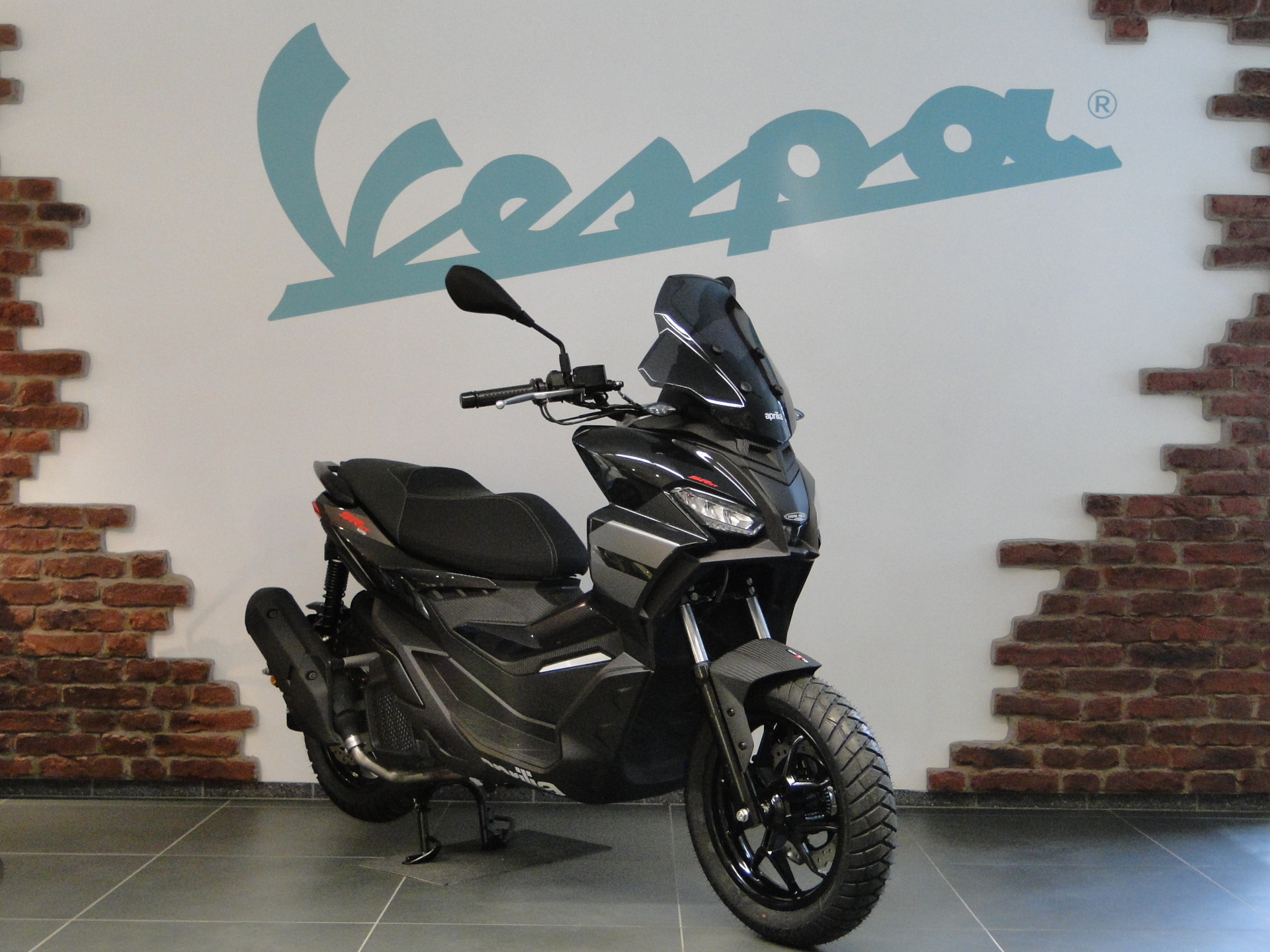 APRILIA SR GT 125-image-1