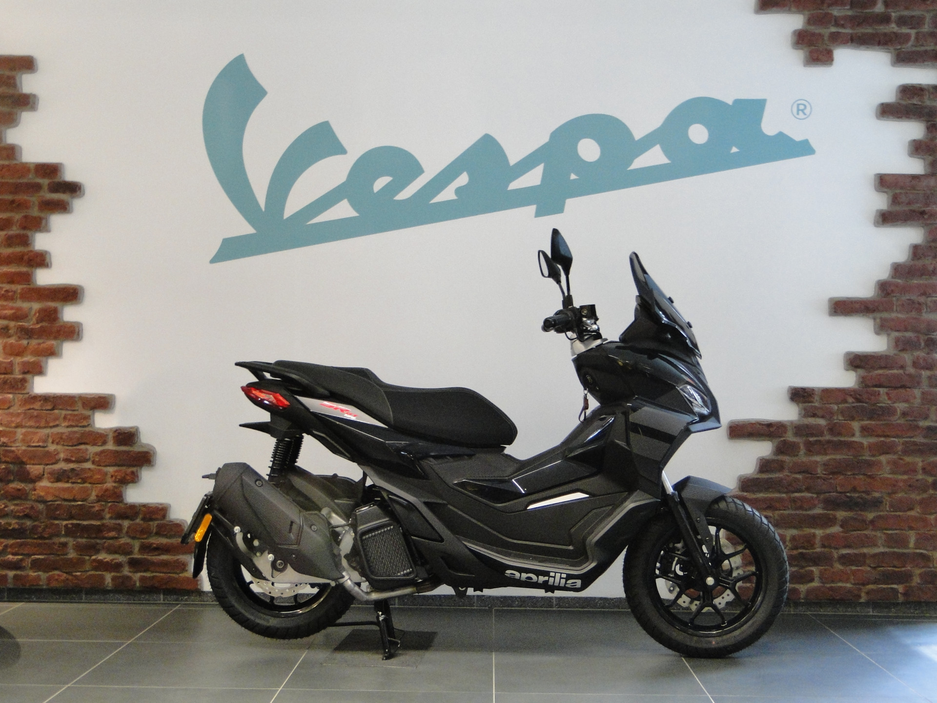 APRILIA SR GT 125-image-2