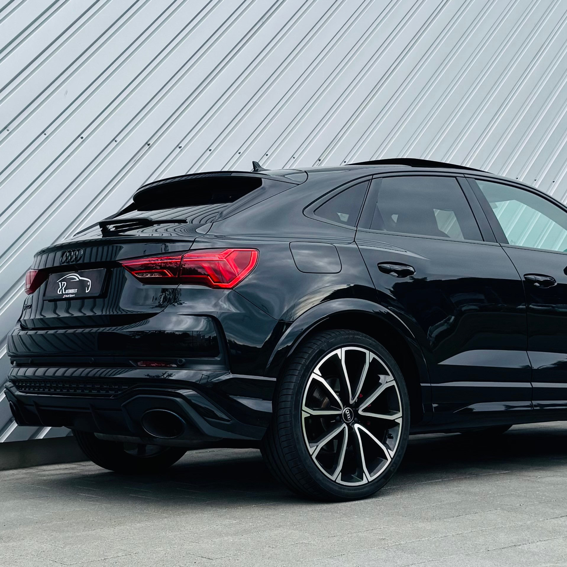 AUDI RS Q3 Sportback quattro S tronic-image-5