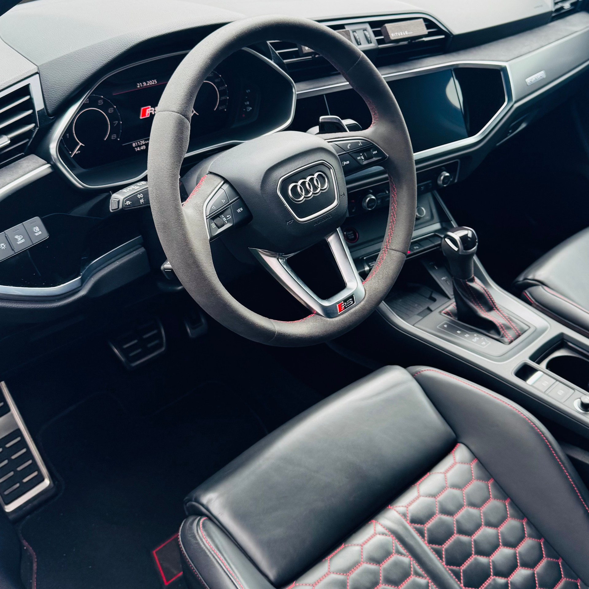 AUDI RS Q3 Sportback quattro S tronic-image-6