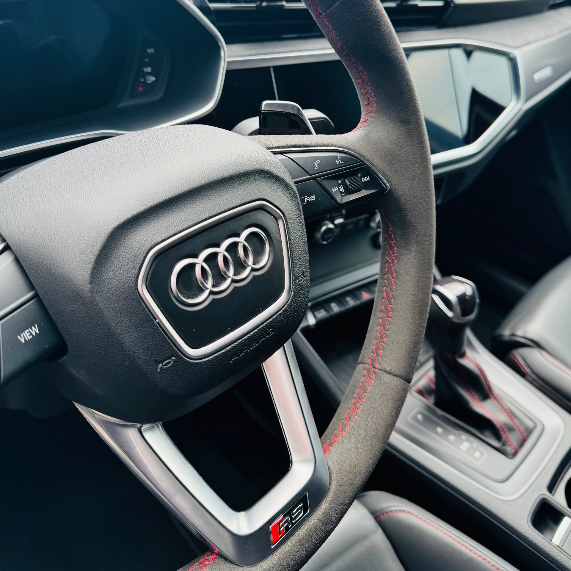 AUDI RS Q3 Sportback quattro S tronic-image-9