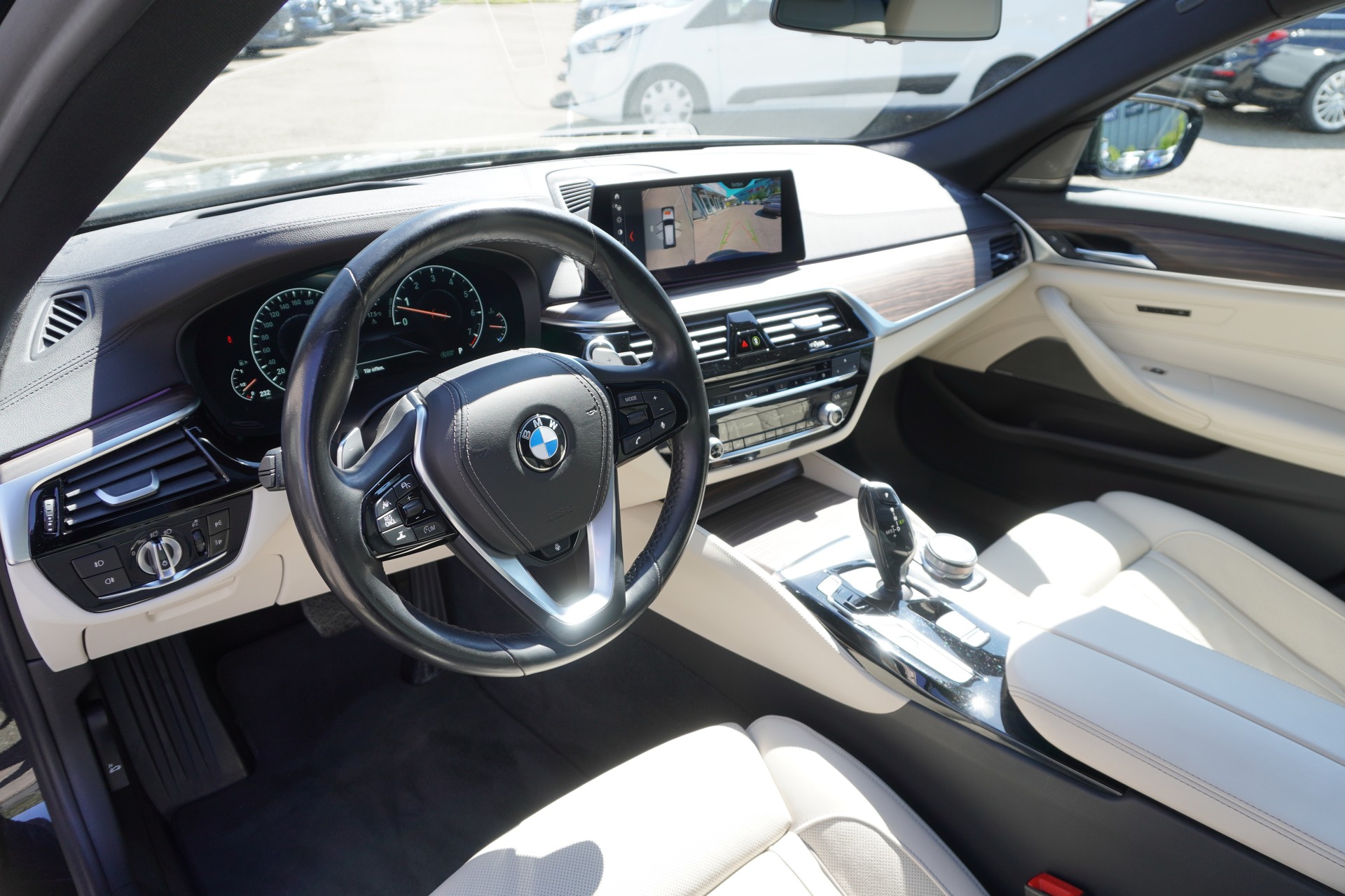 BMW 540i xDrive Touring Luxury Line Steptronic-image-19