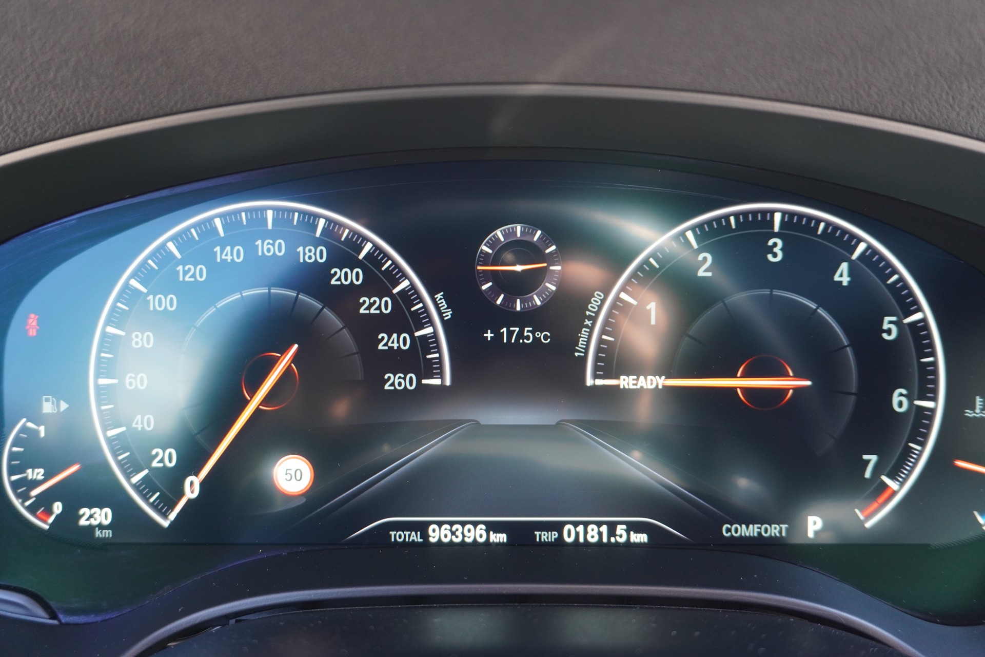 BMW 540i xDrive Touring Luxury Line Steptronic-image-27